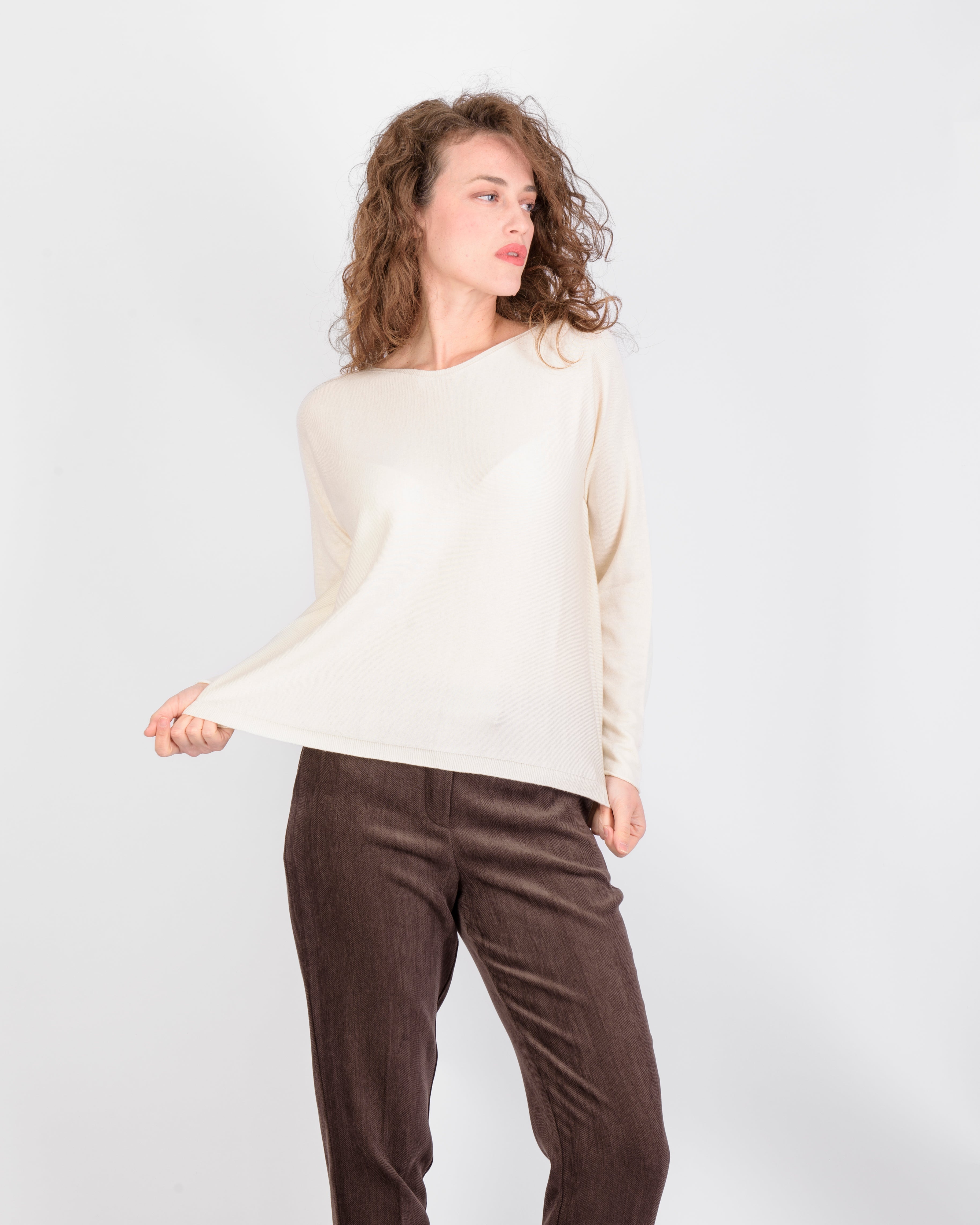 Maglioni invernali da donna: come scegliere qualità, vestibilità e stile a gennaio