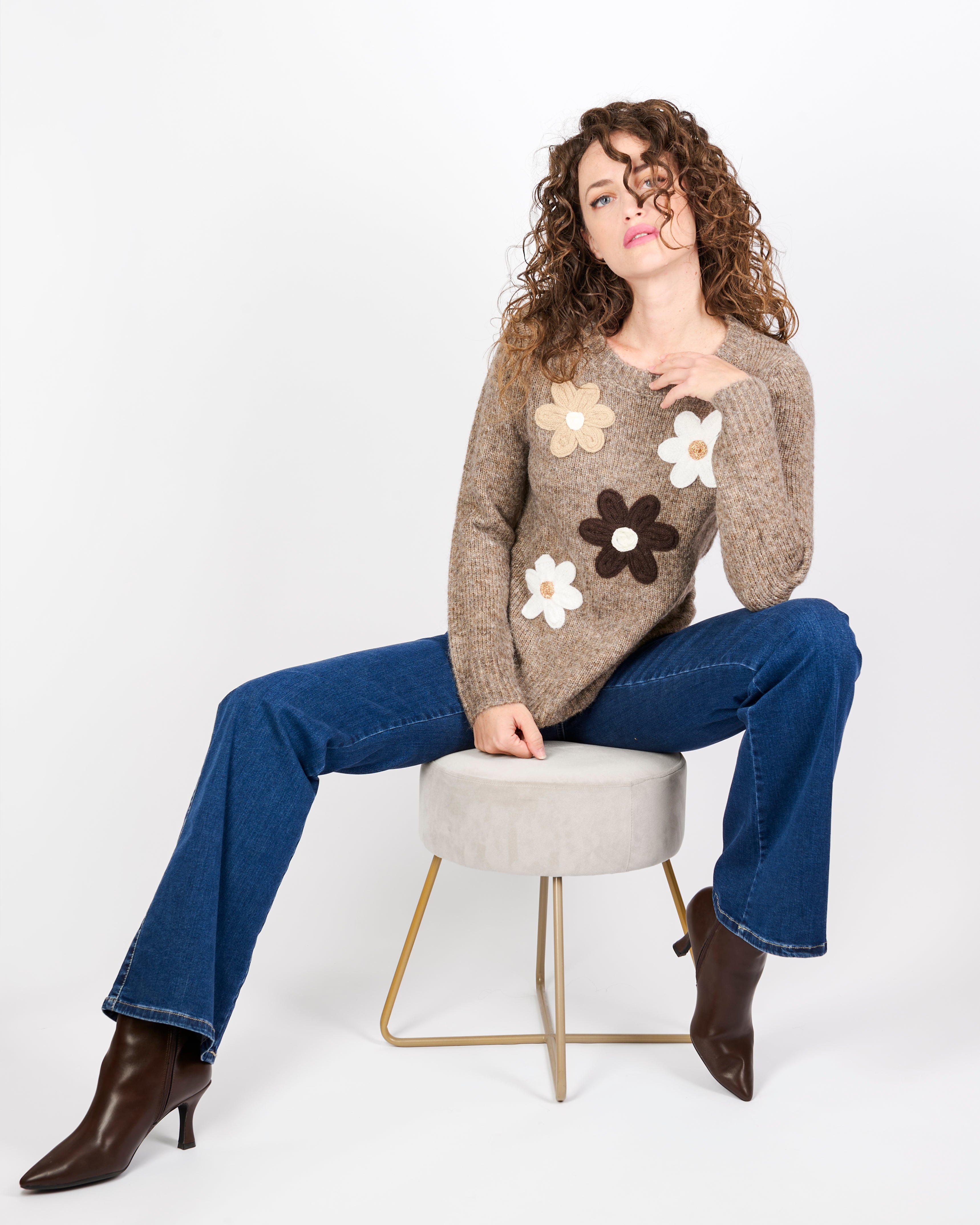 Maglia paricollo fiori ricamati 5465