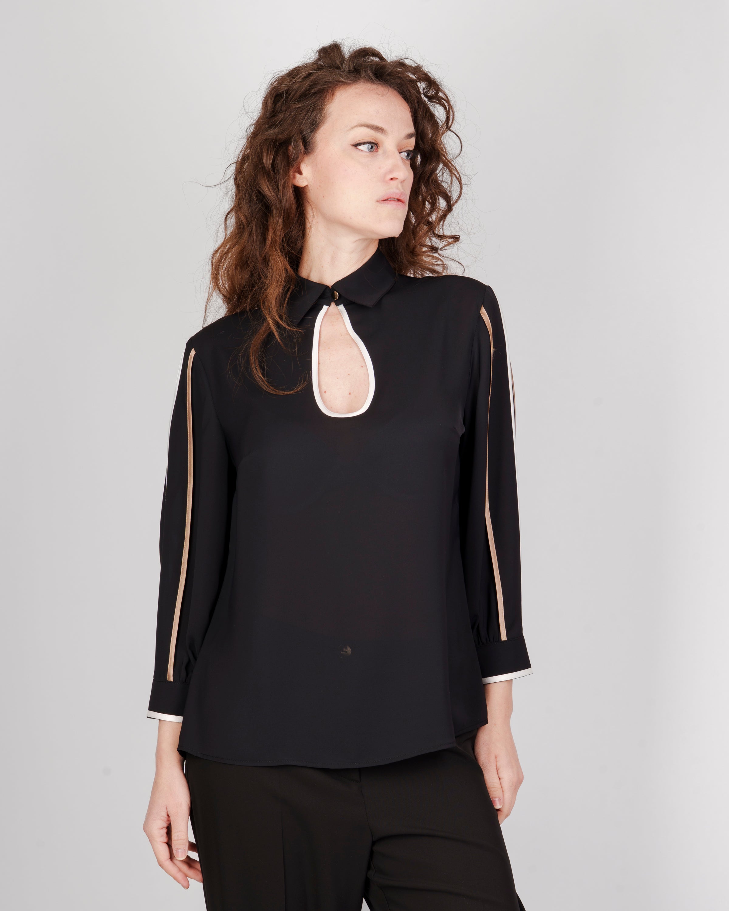 Blusa con piping maniche mano seta METAURO