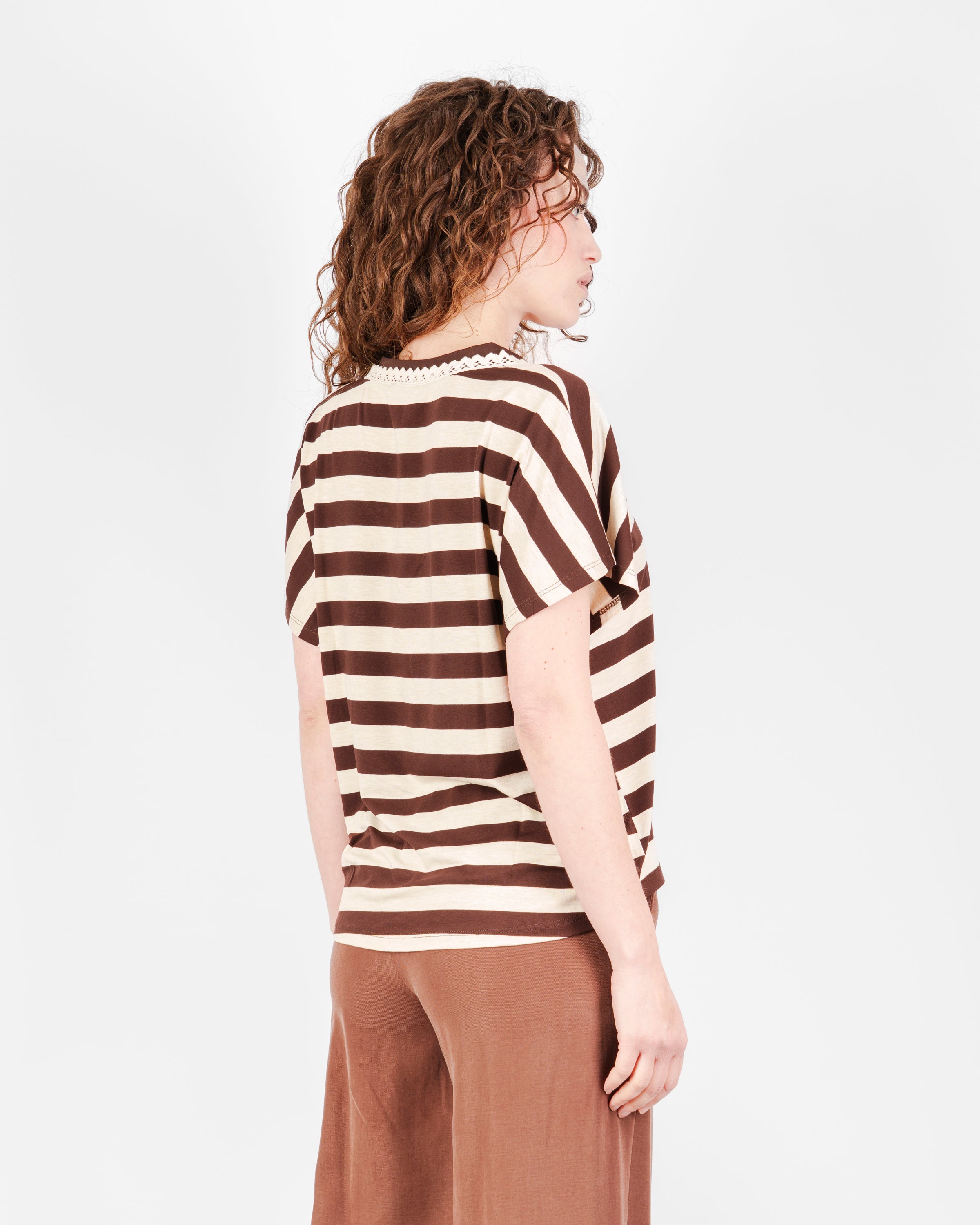 T-Shirt scollo V Edas rigata TRISTE