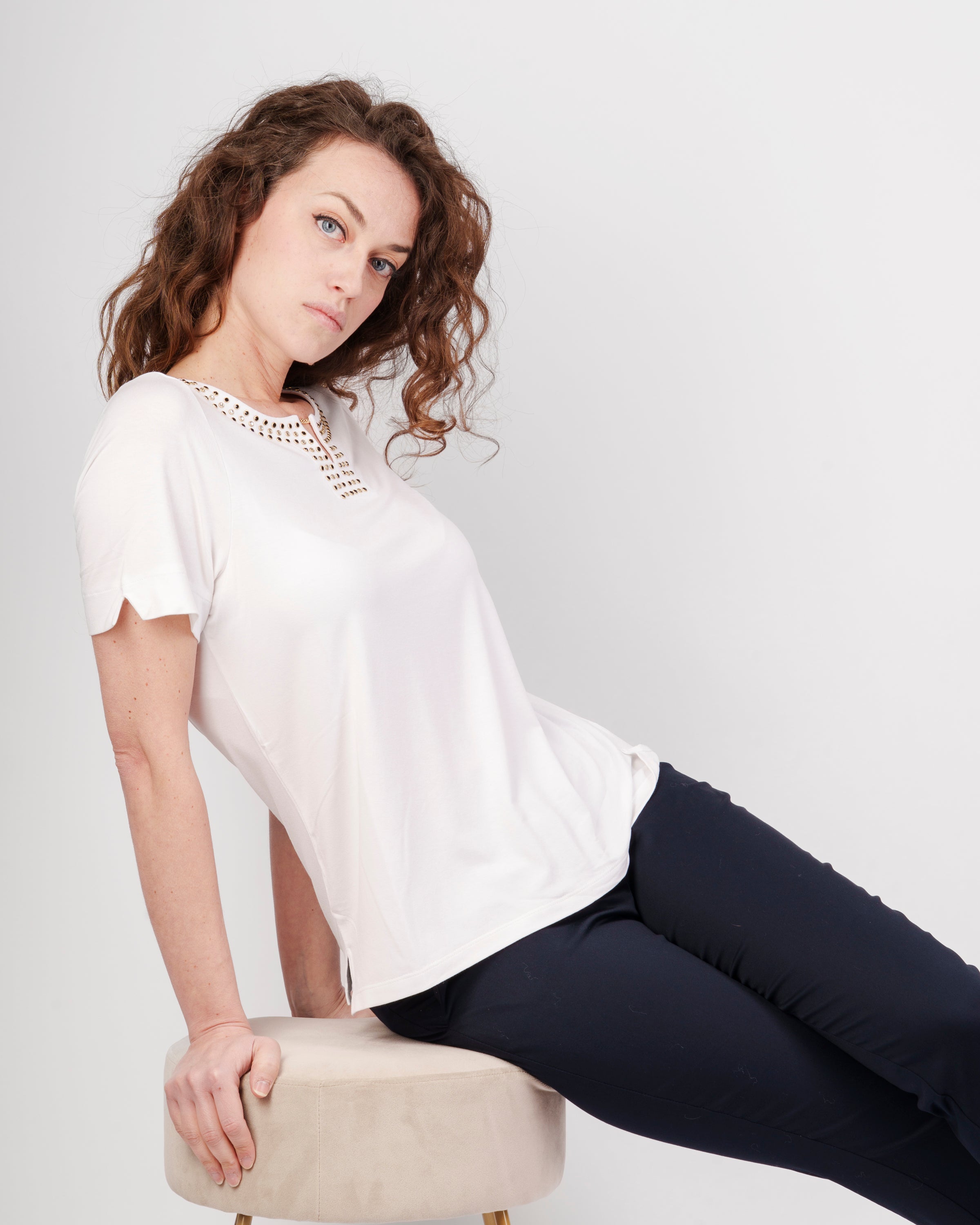 Maglia scollo Madonna borchie 8136