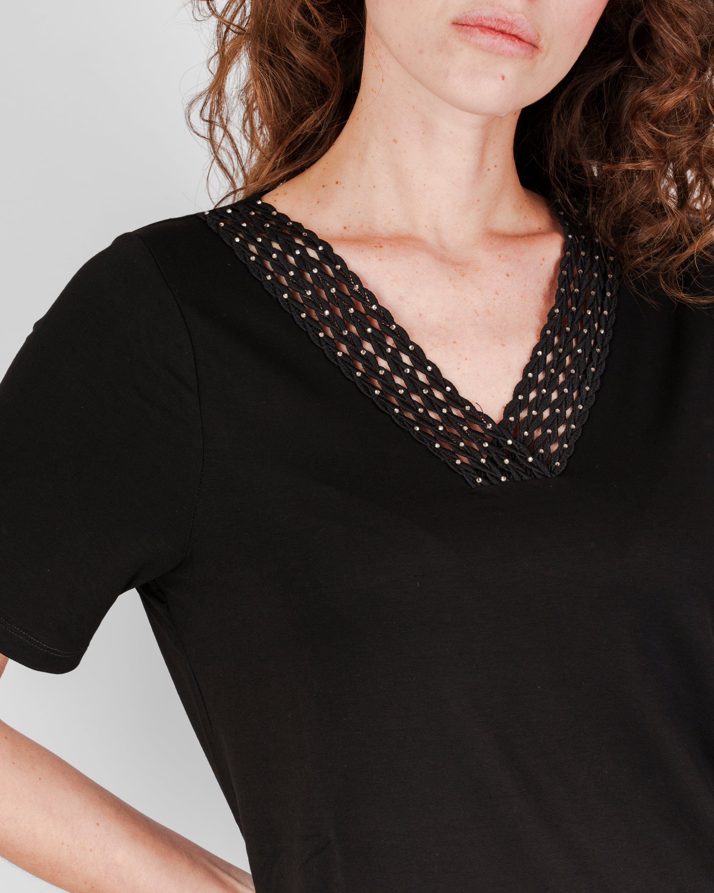 Maglia scollo V passamaneria 8121