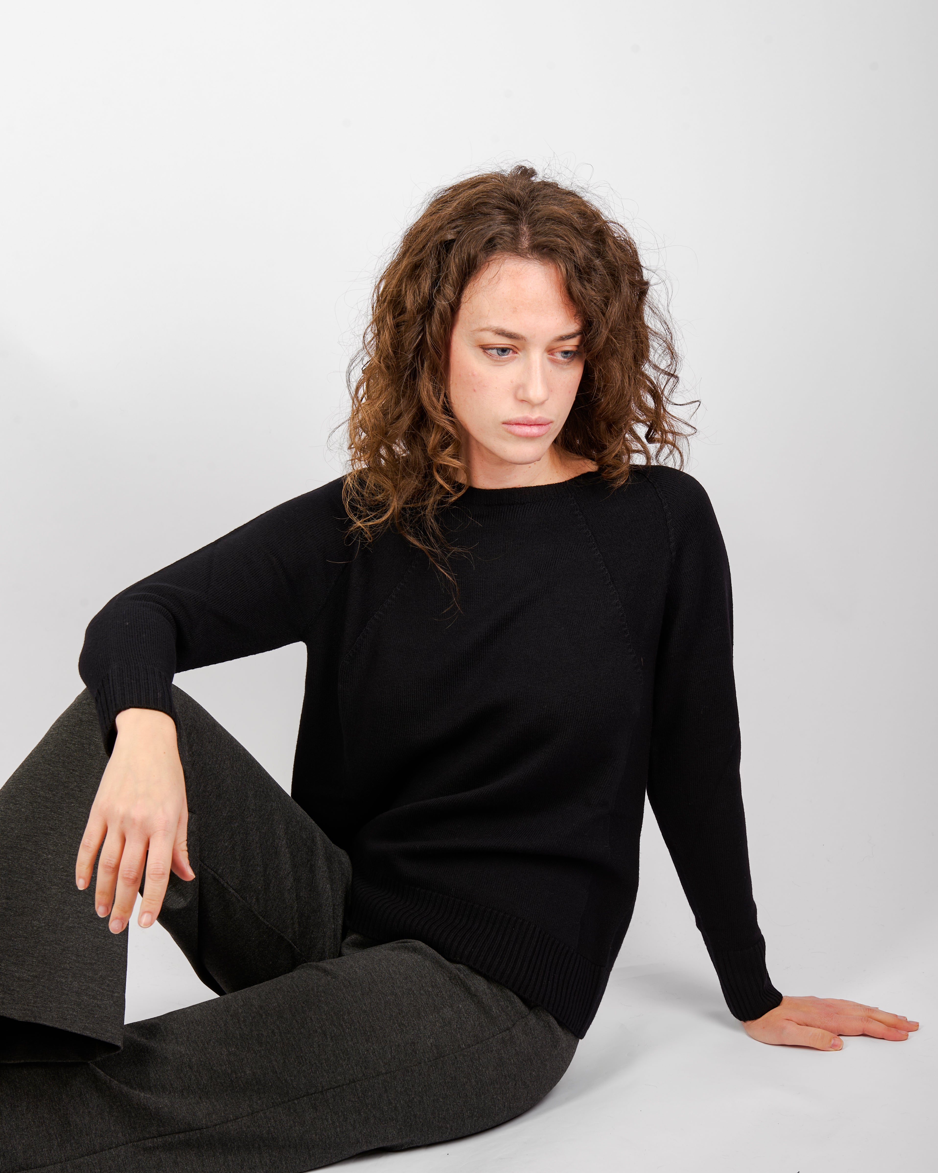 Maglia girocollo pura lana svasata W-250