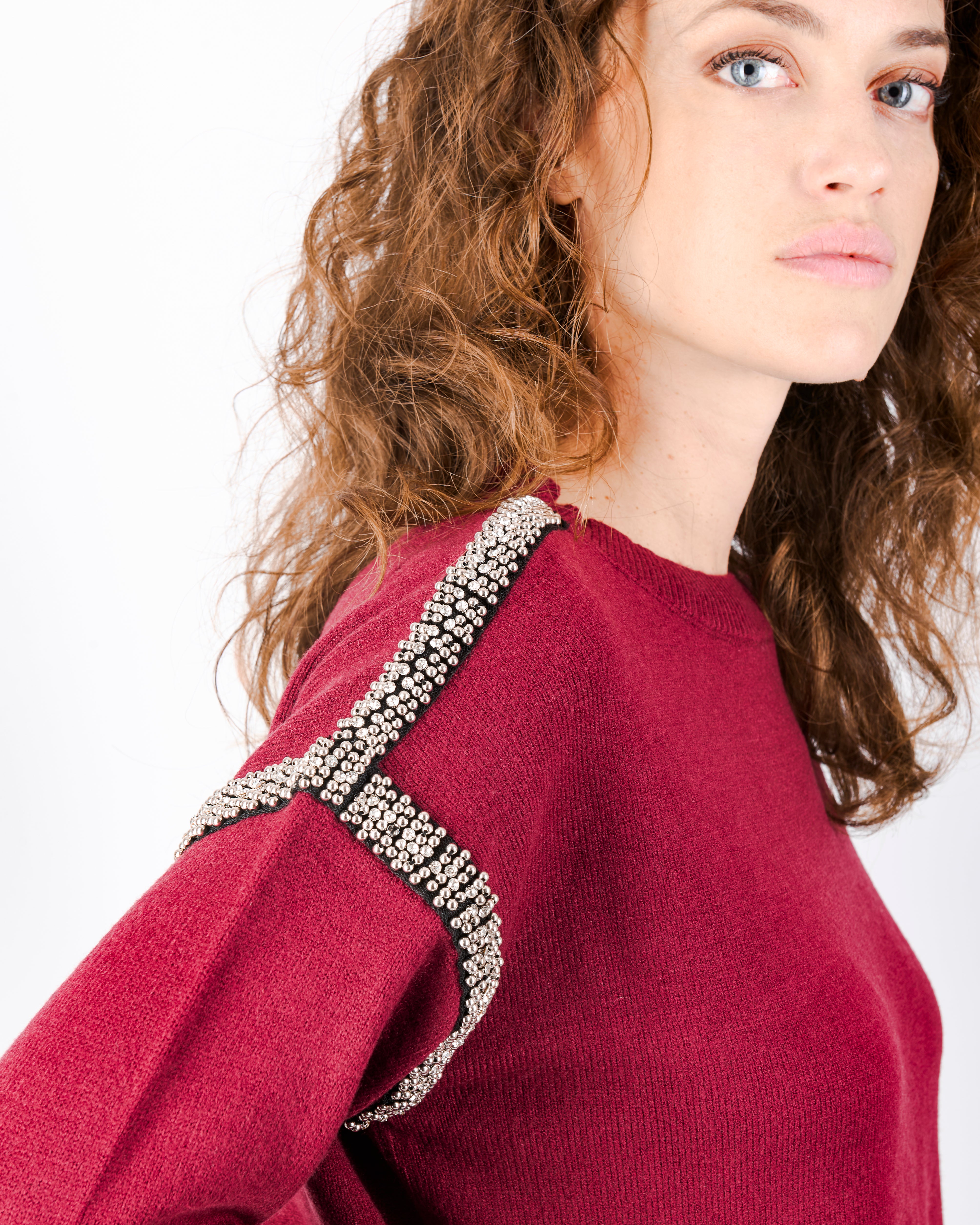 Maglia box strass e borchie spalle W3077