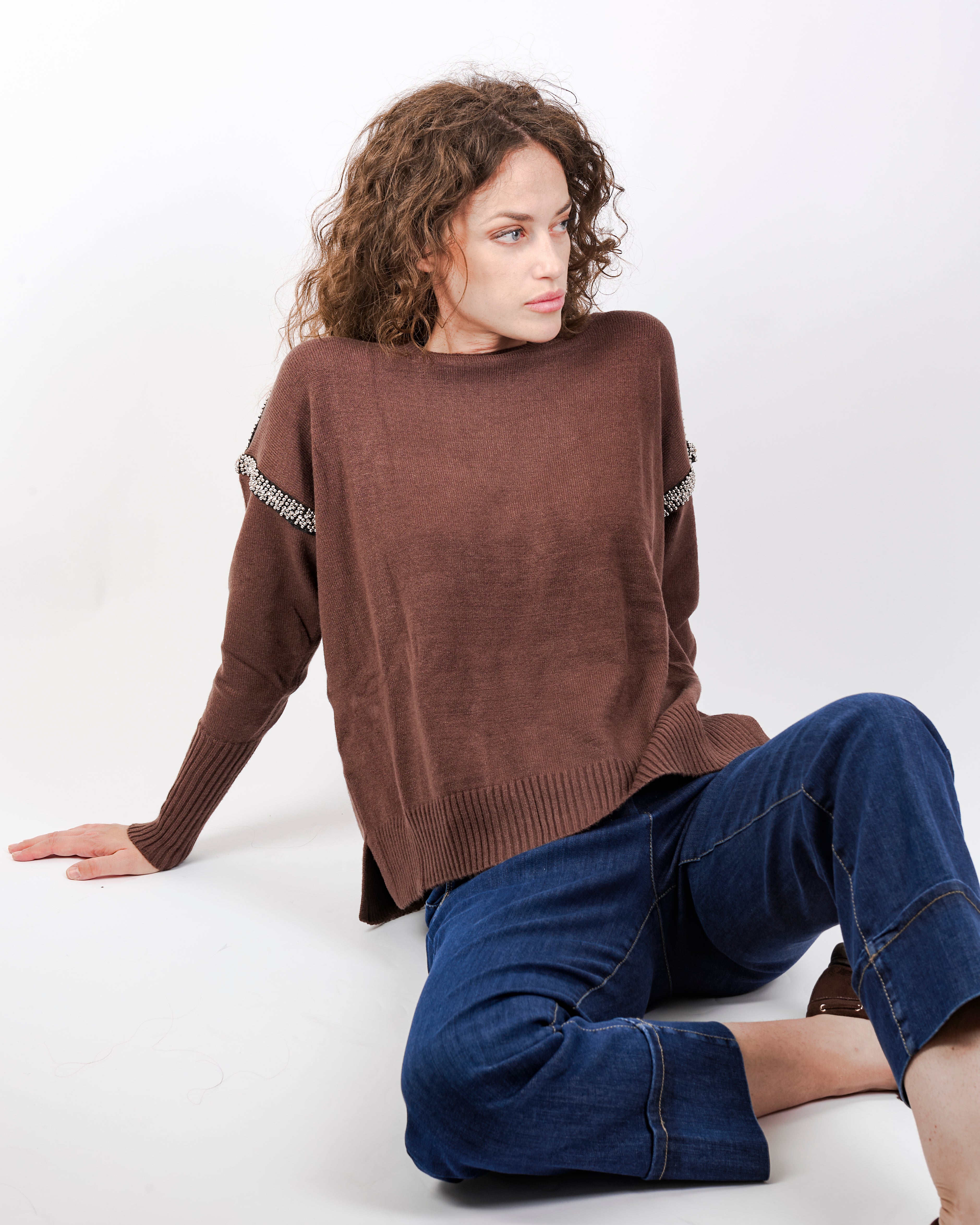 Maglia box strass e borchie spalle W3077