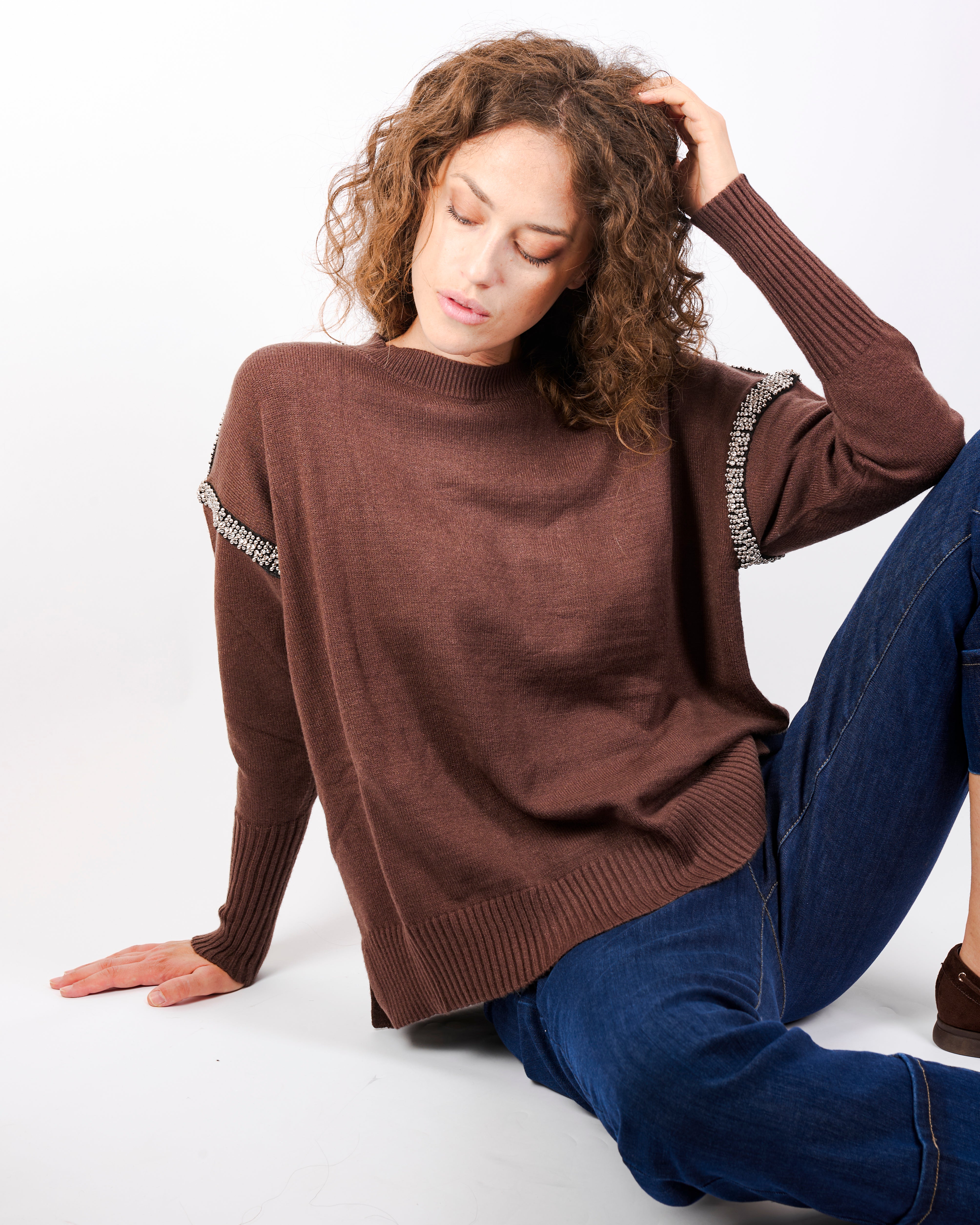 Maglia box strass e borchie spalle W3077