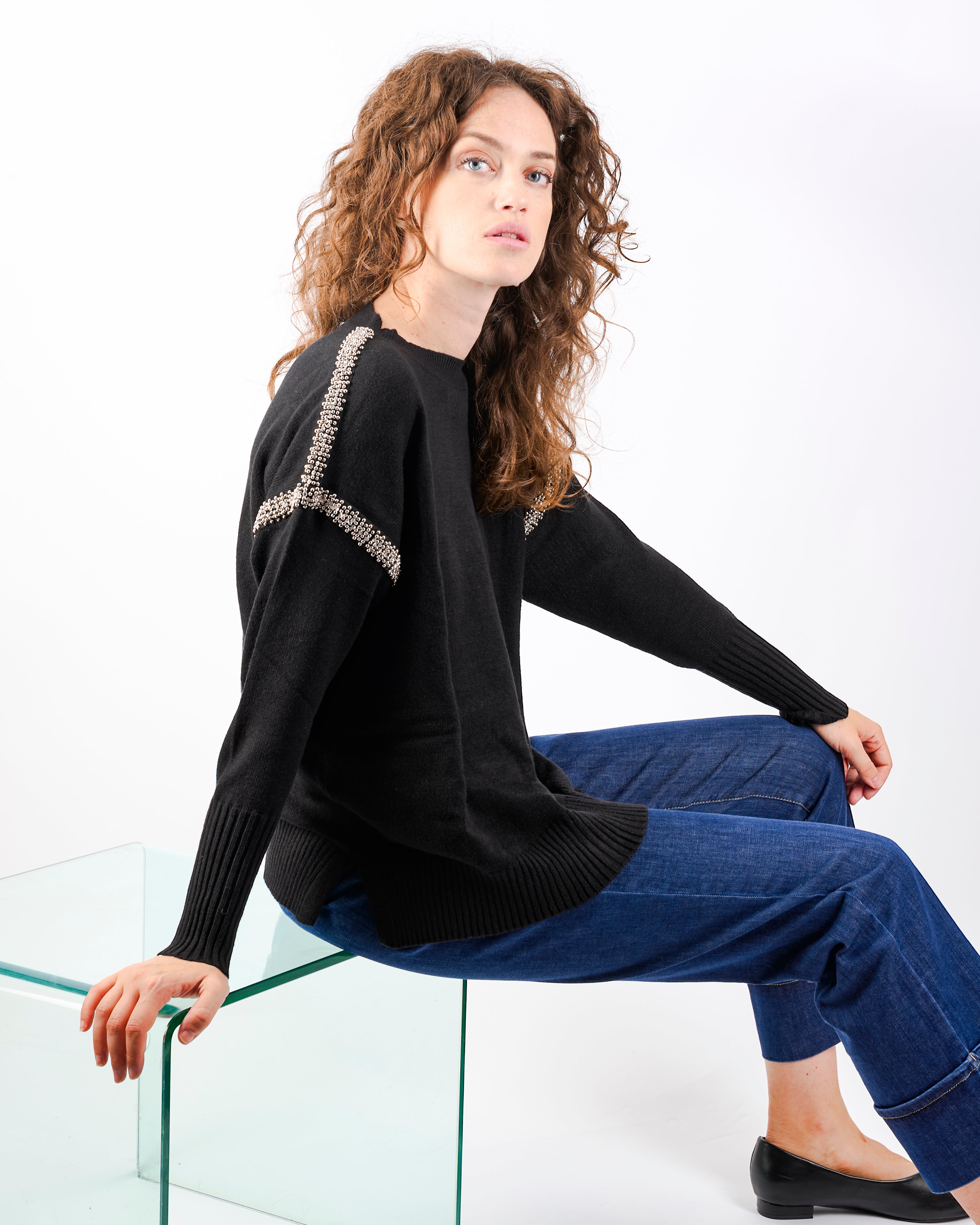 Maglia box strass e borchie spalle W3077