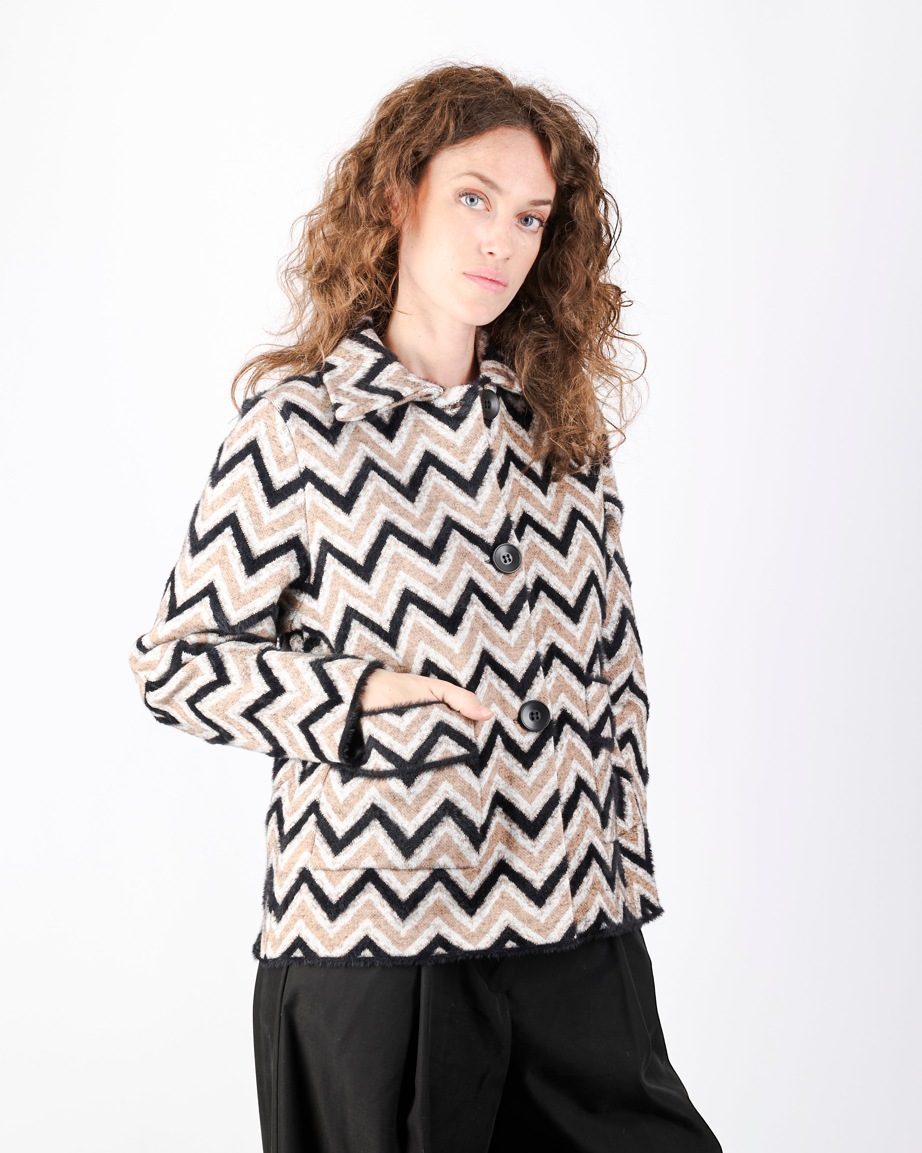 Cappottino corto con tasche jaquard spigato 2624