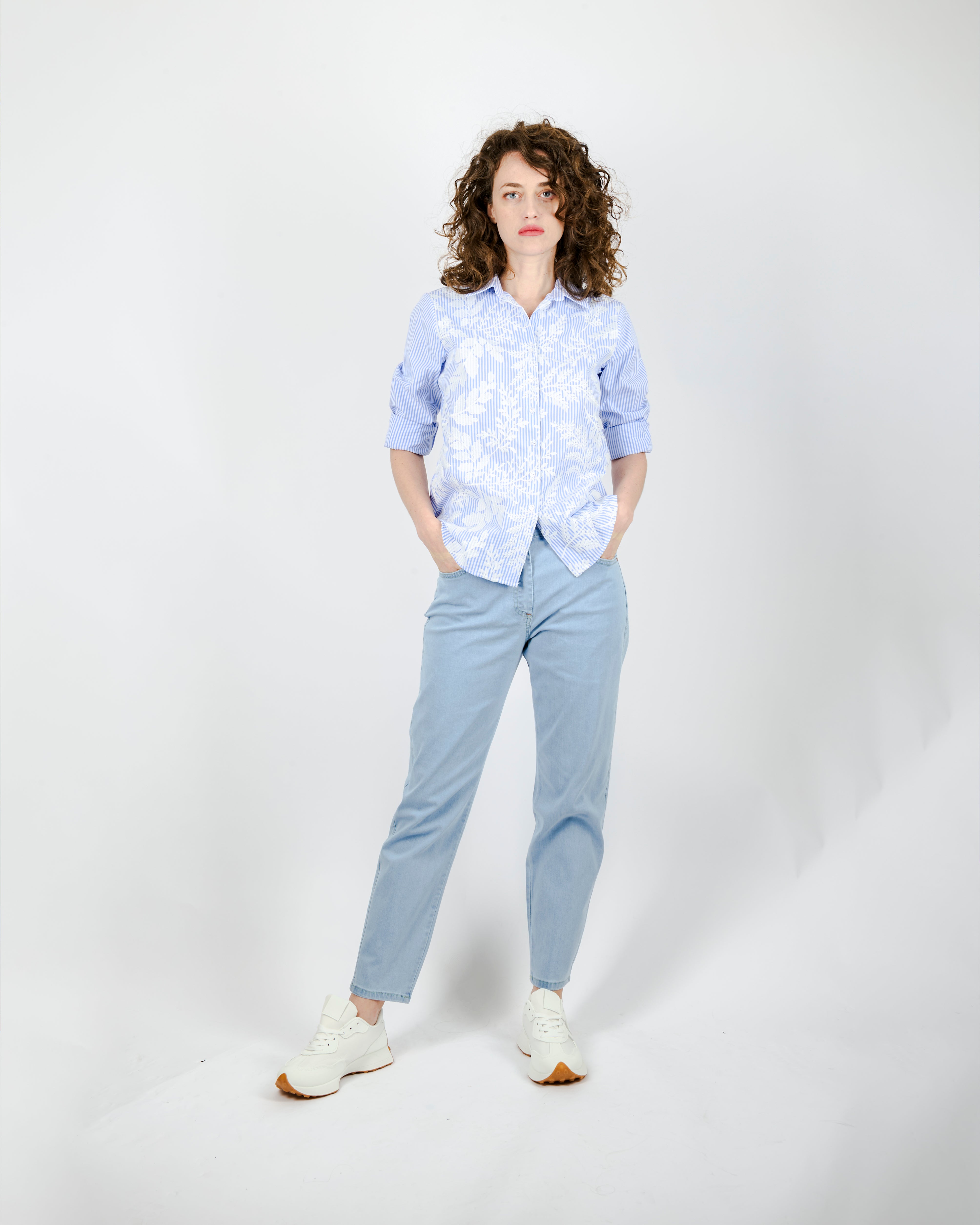 Camicia in cotone riga e ricamo 25-23