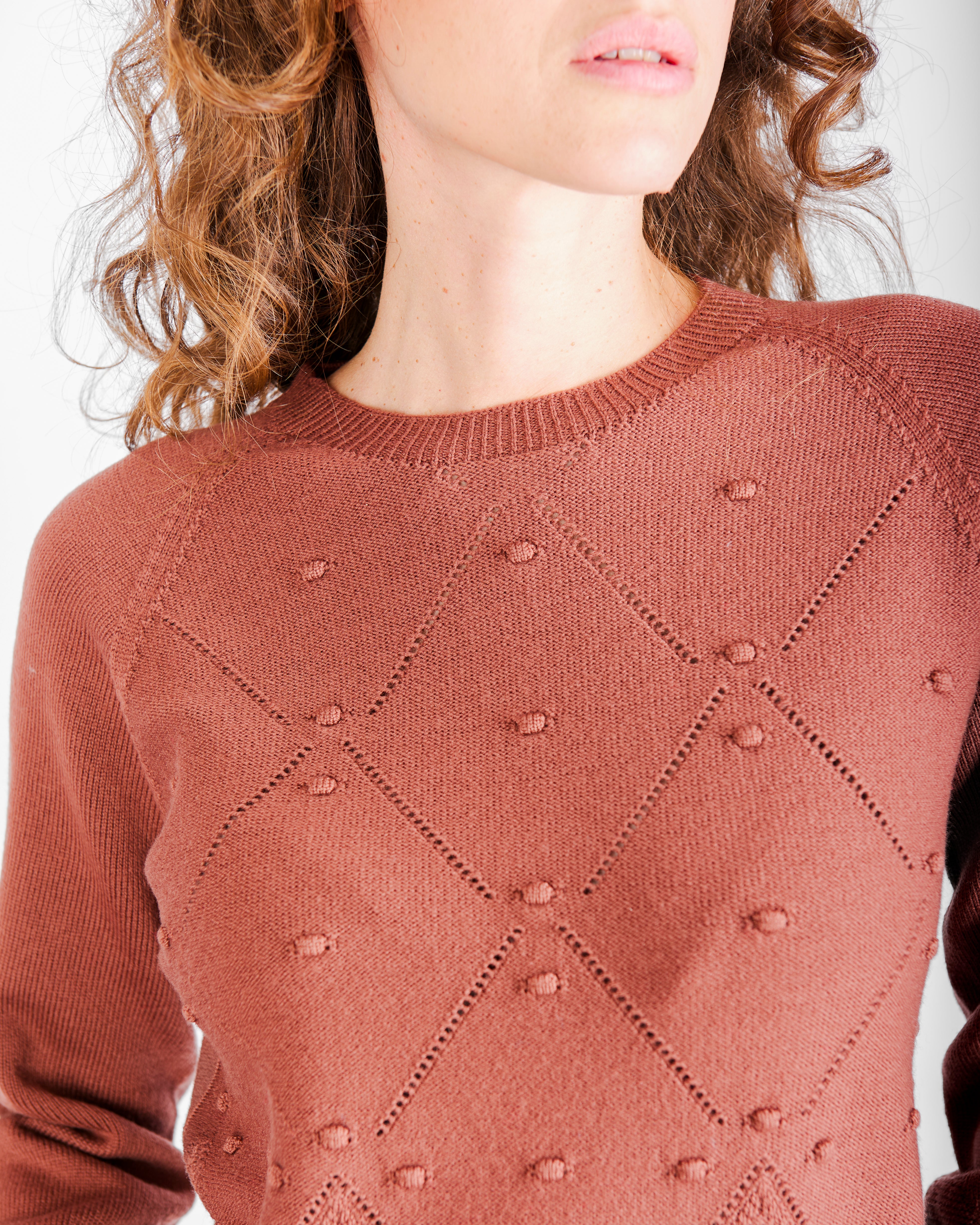 Girocollo motivi bugnetti pura lana Z9555