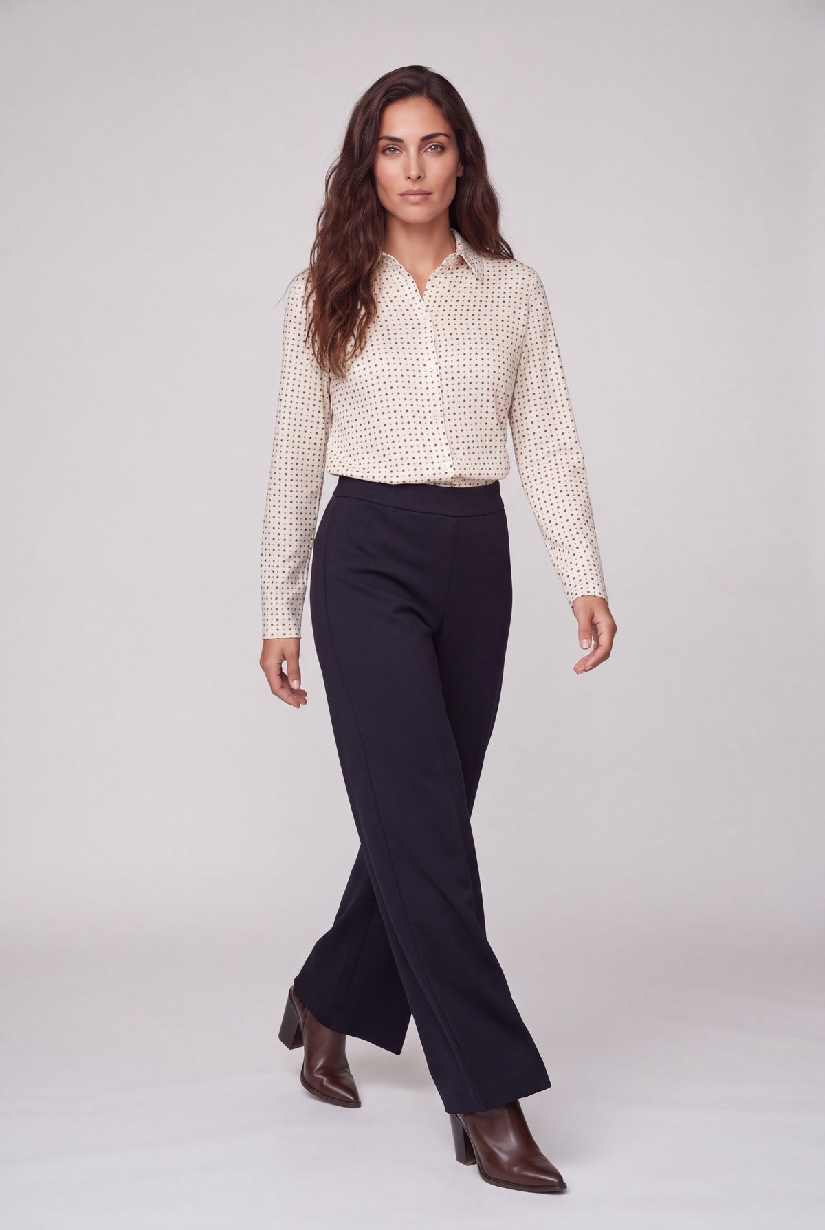 Pantalone palazzo donna nero in punto milano a vita alta con gamba larga e piega centrale
