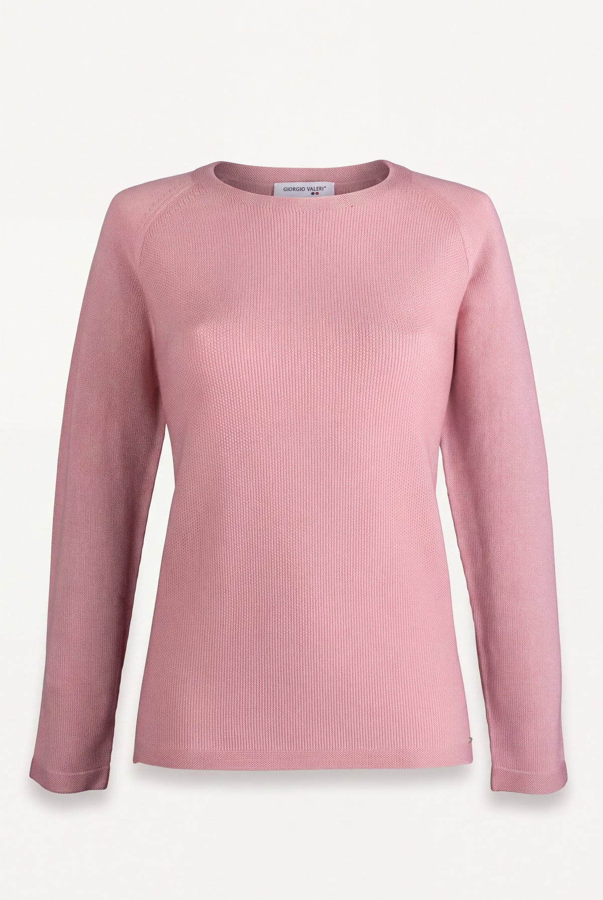 Maglia girocollo donna in punto riso color bordeaux con manica raglan, indossata con jeans scuri