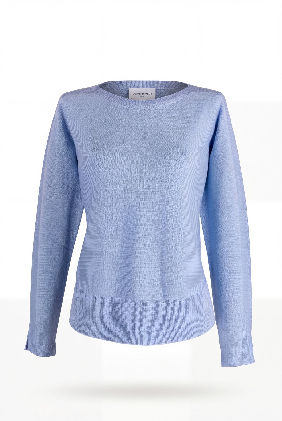 Maglia in pura lana nera con scollo a barchetta e maniche lunghe