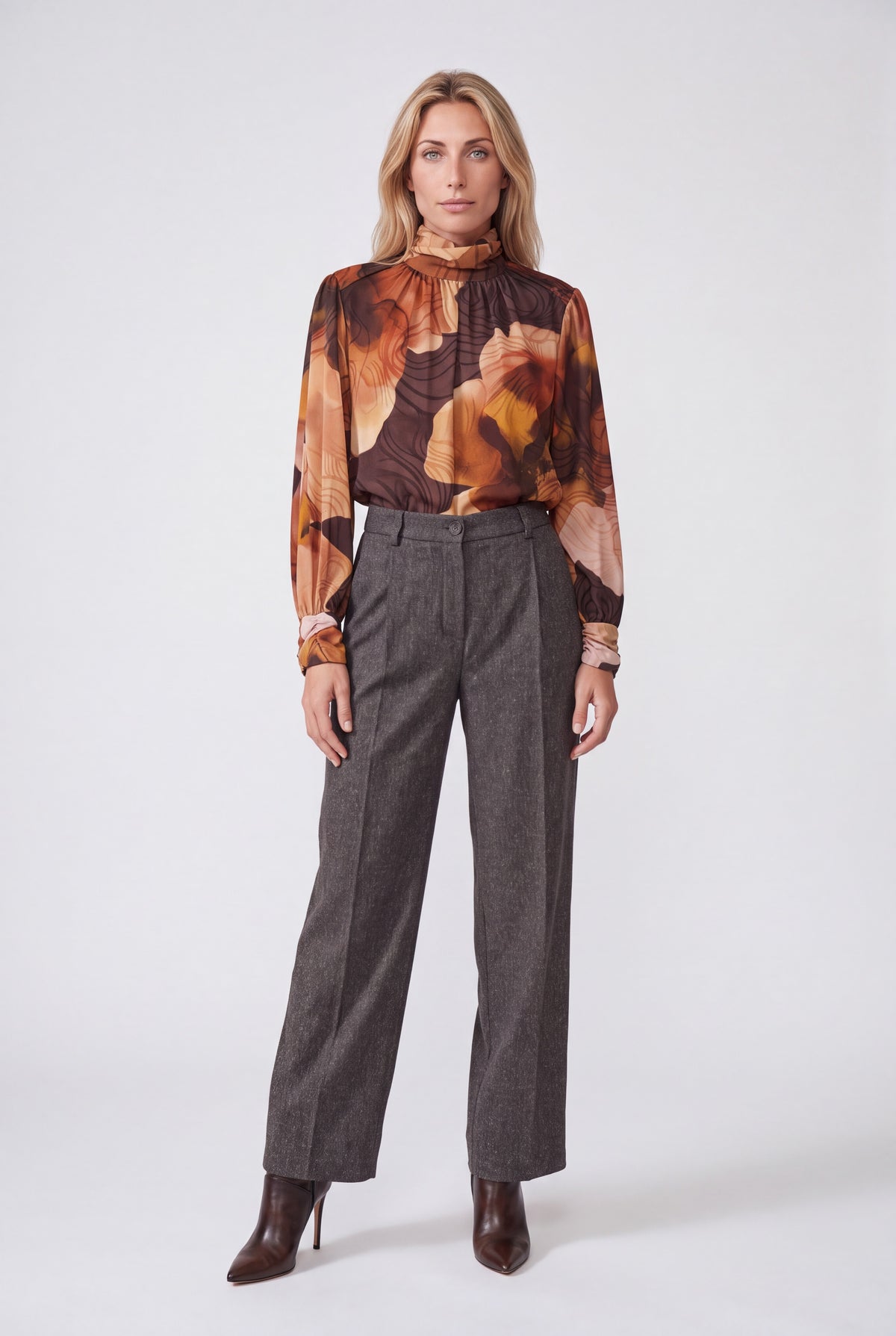 Pantalone palazzo in tweed di viscosa color moro, gamba larga con pince e piega stirata