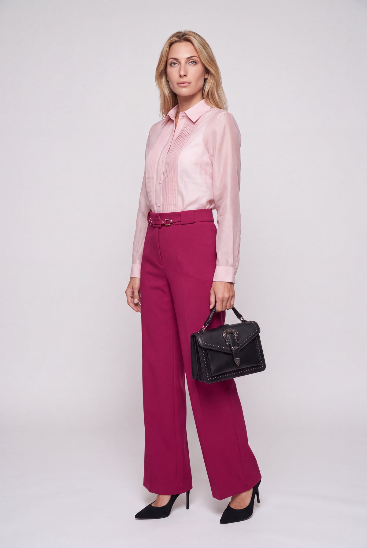 Camicia da donna in voile rosa semitrasparente con plissè frontale, collo a punta e maniche lunghe