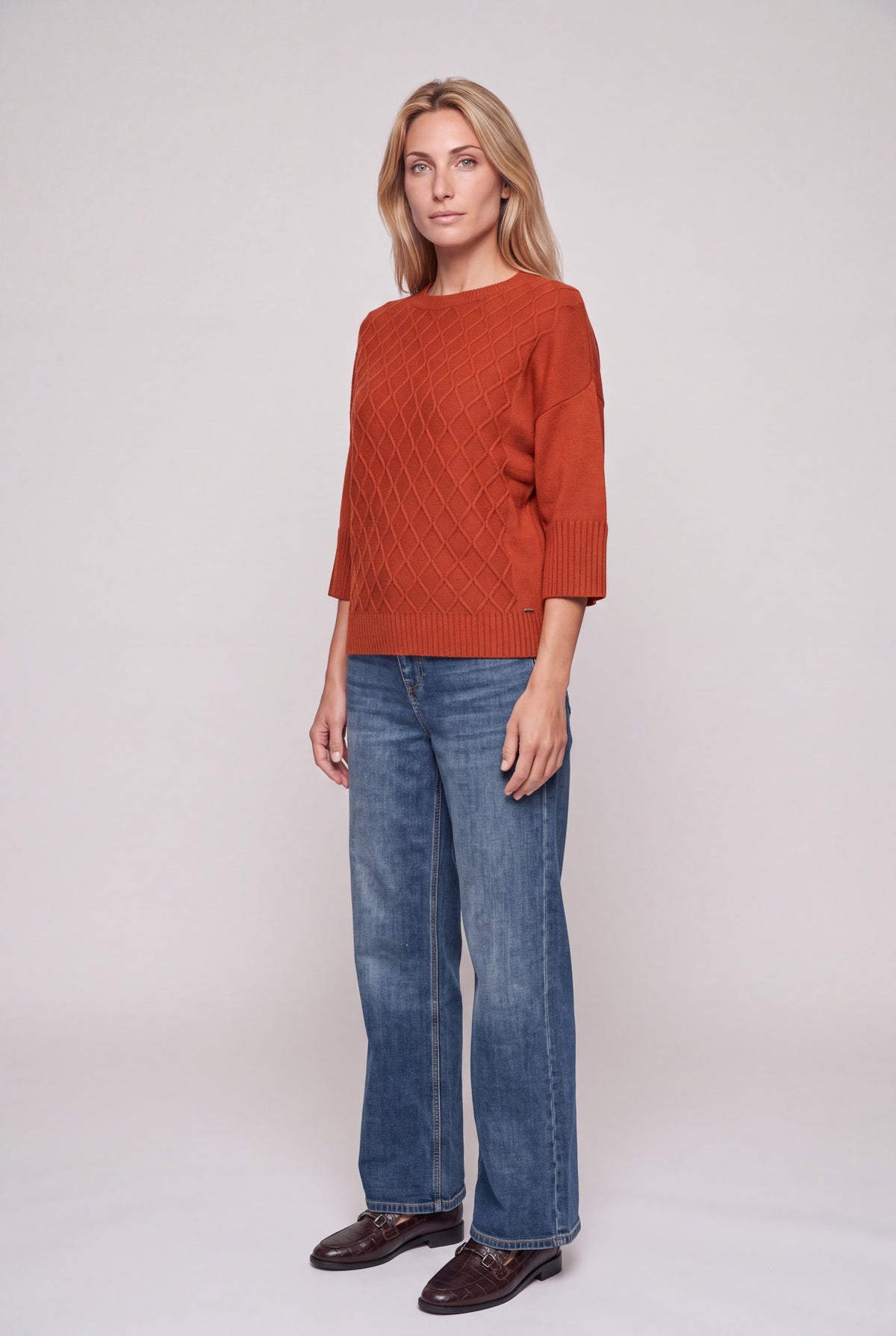 Maglione girocollo a rombi color bordò in maglia con trama a diamante e manica 3/4