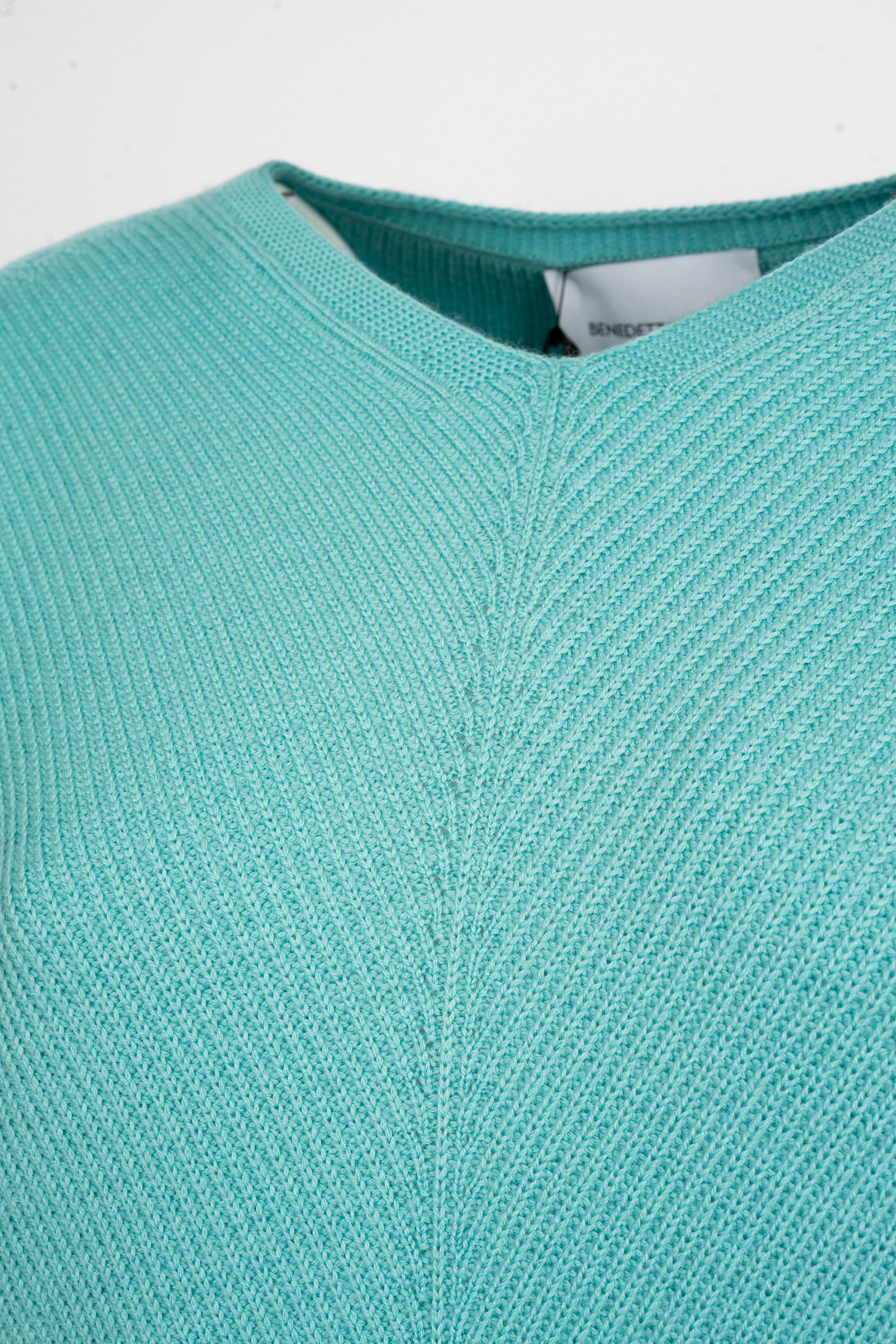 Maglia spigain pura lana con scollo a V