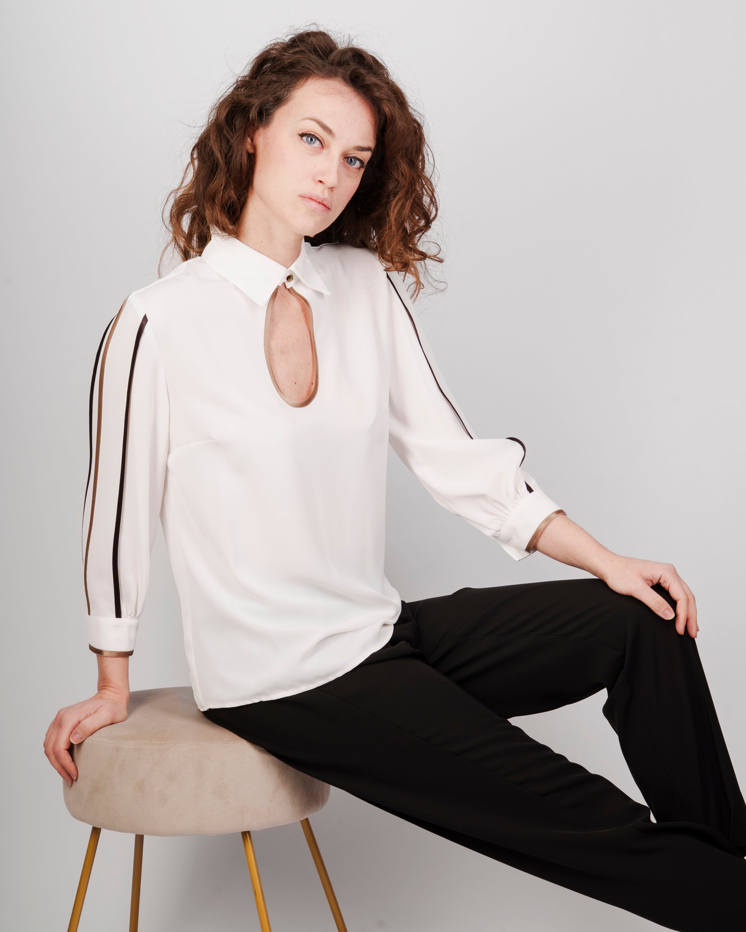 Blusa con piping maniche mano seta METAURO
