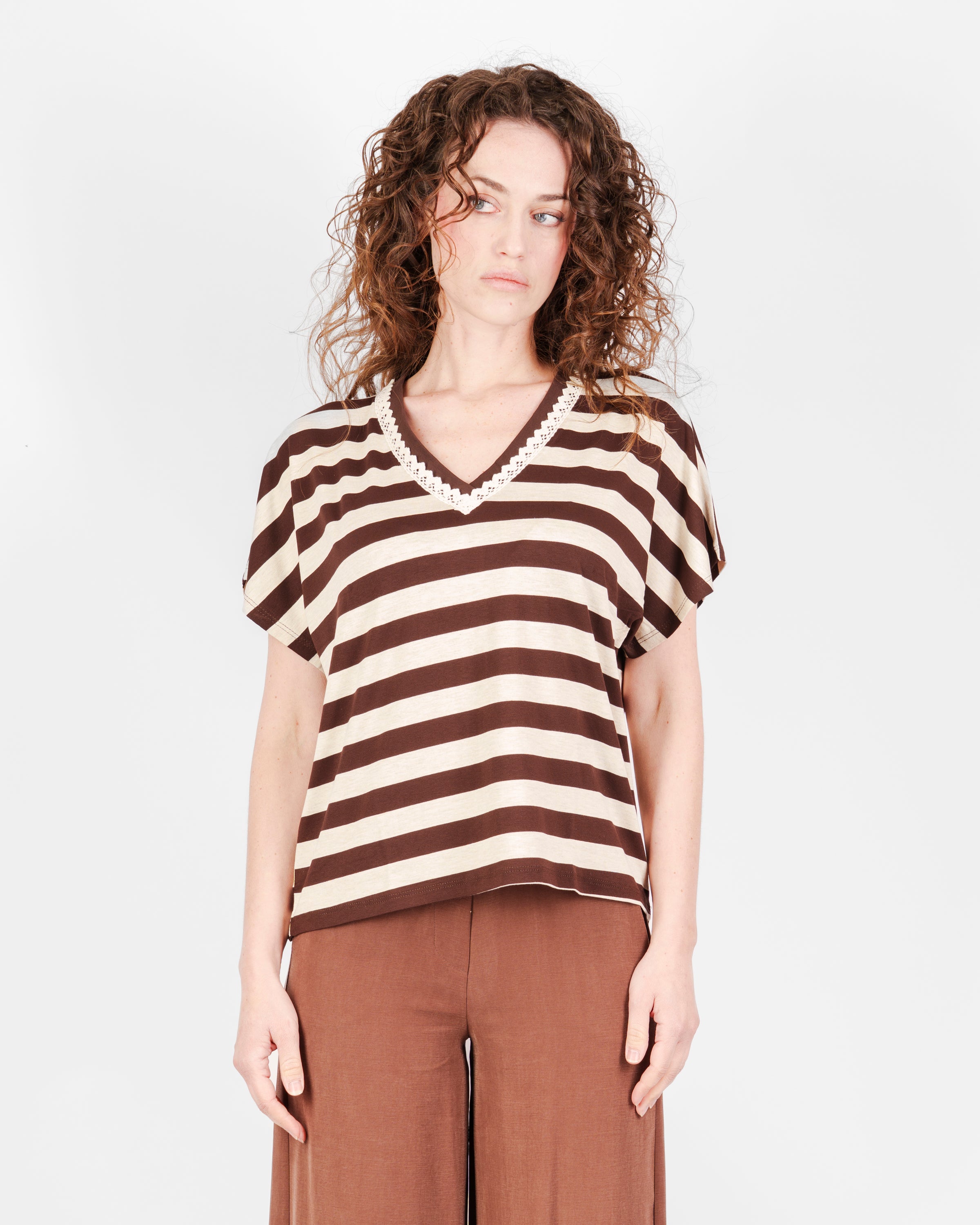 T-Shirt scollo V Edas rigata TRISTE
