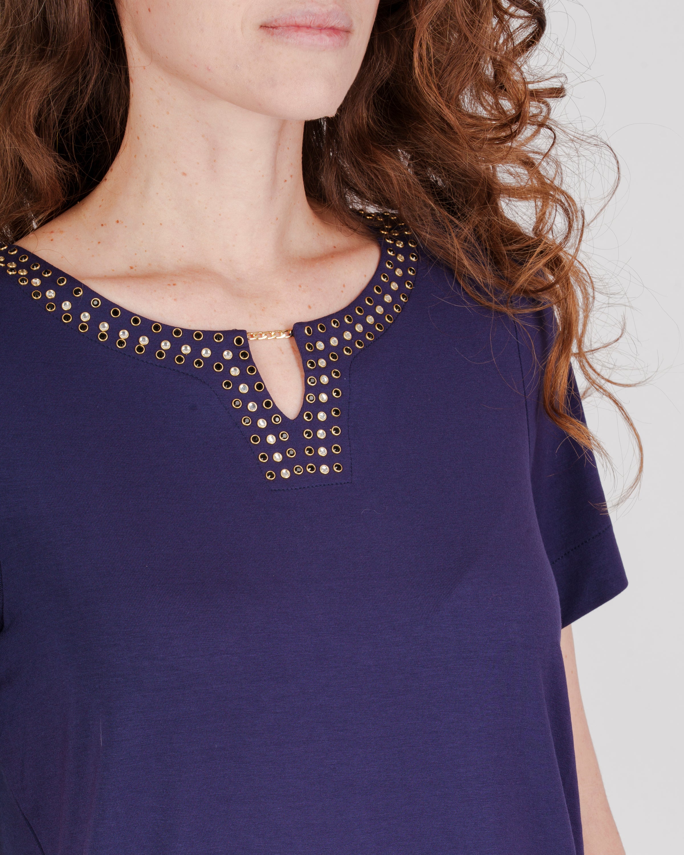 Maglia scollo Madonna borchie 8136