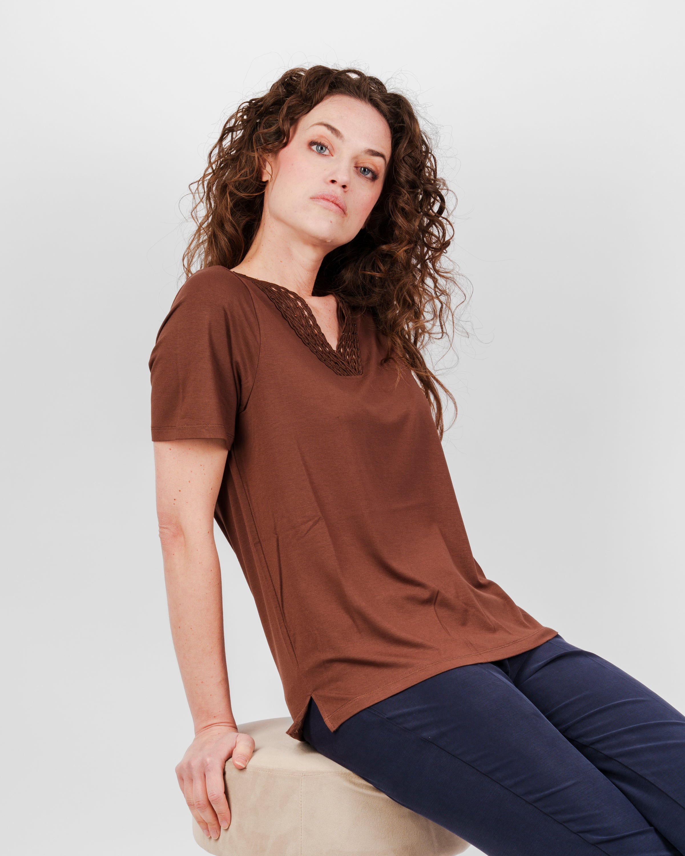 Maglia scollo V passamaneria 8121