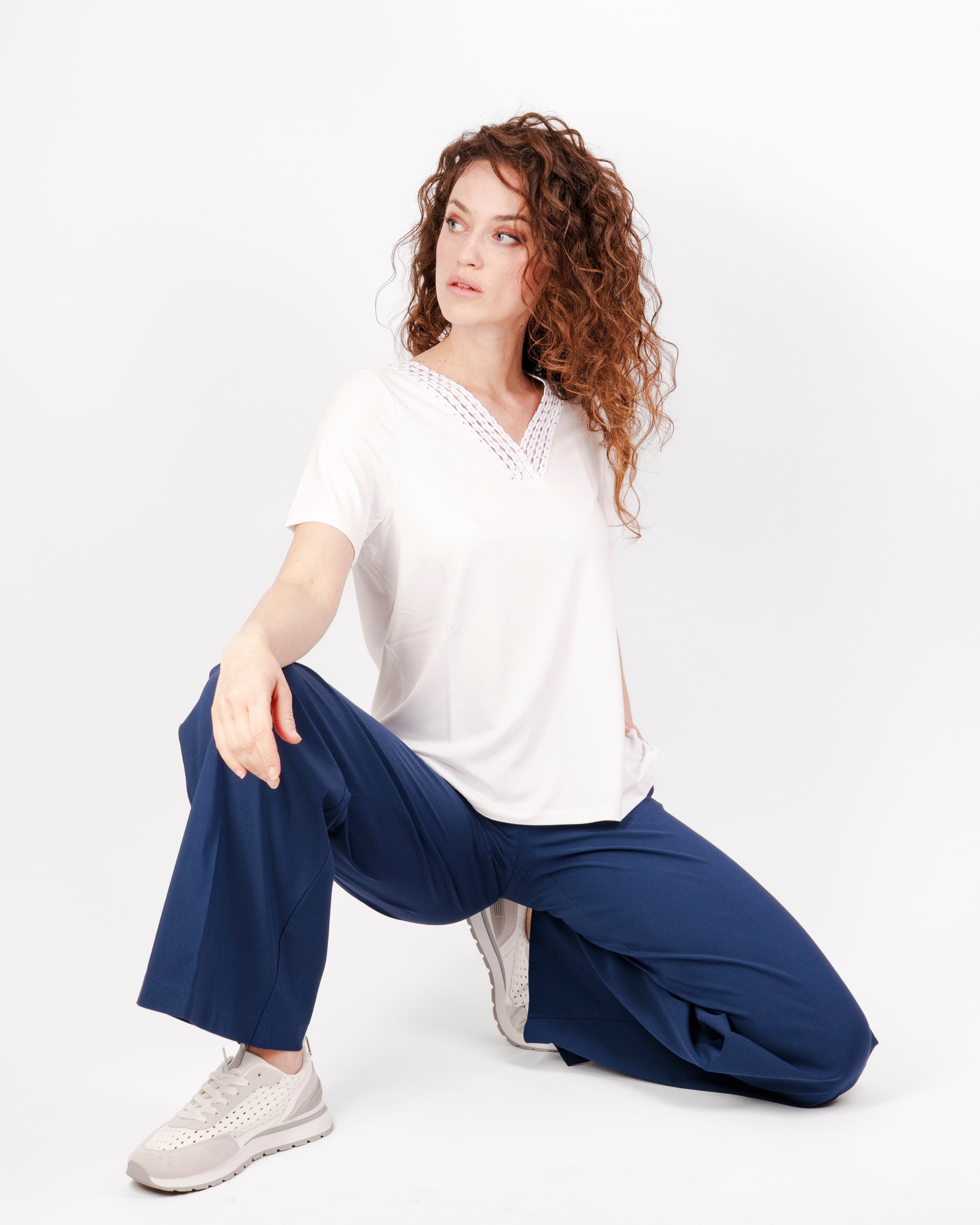Maglia scollo V passamaneria 8121