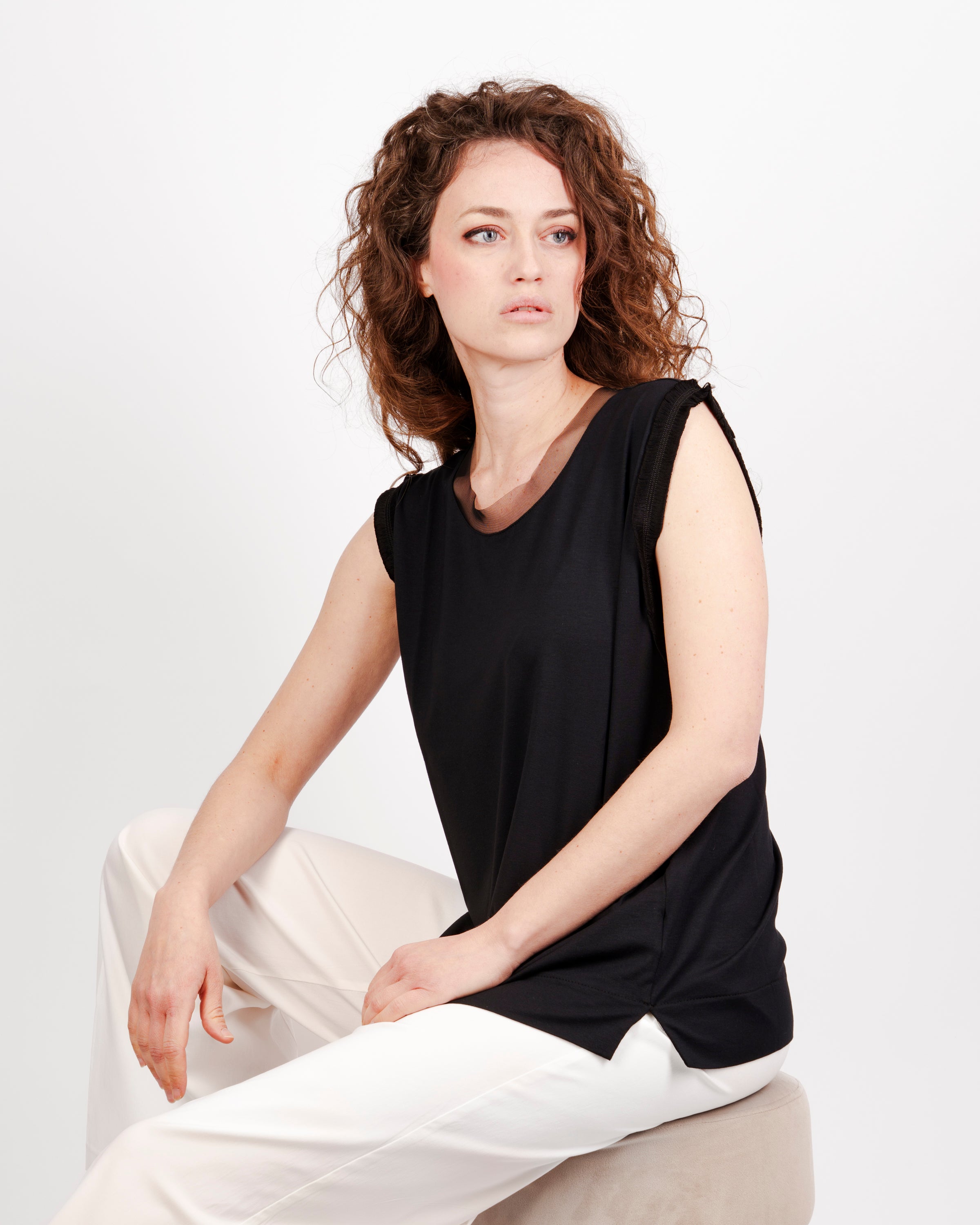Canotta rifinita tulle C610