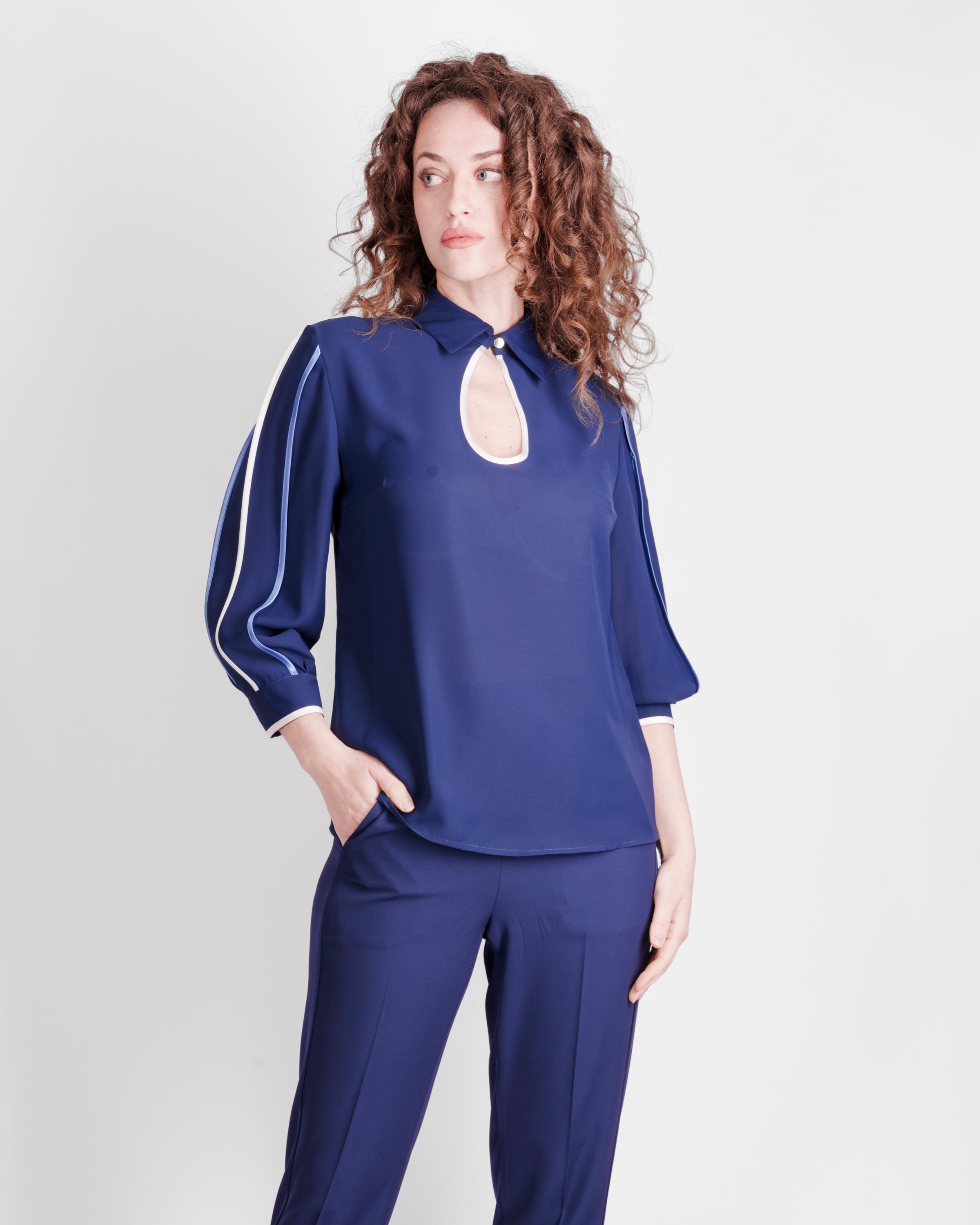 Blusa con piping maniche mano seta METAURO