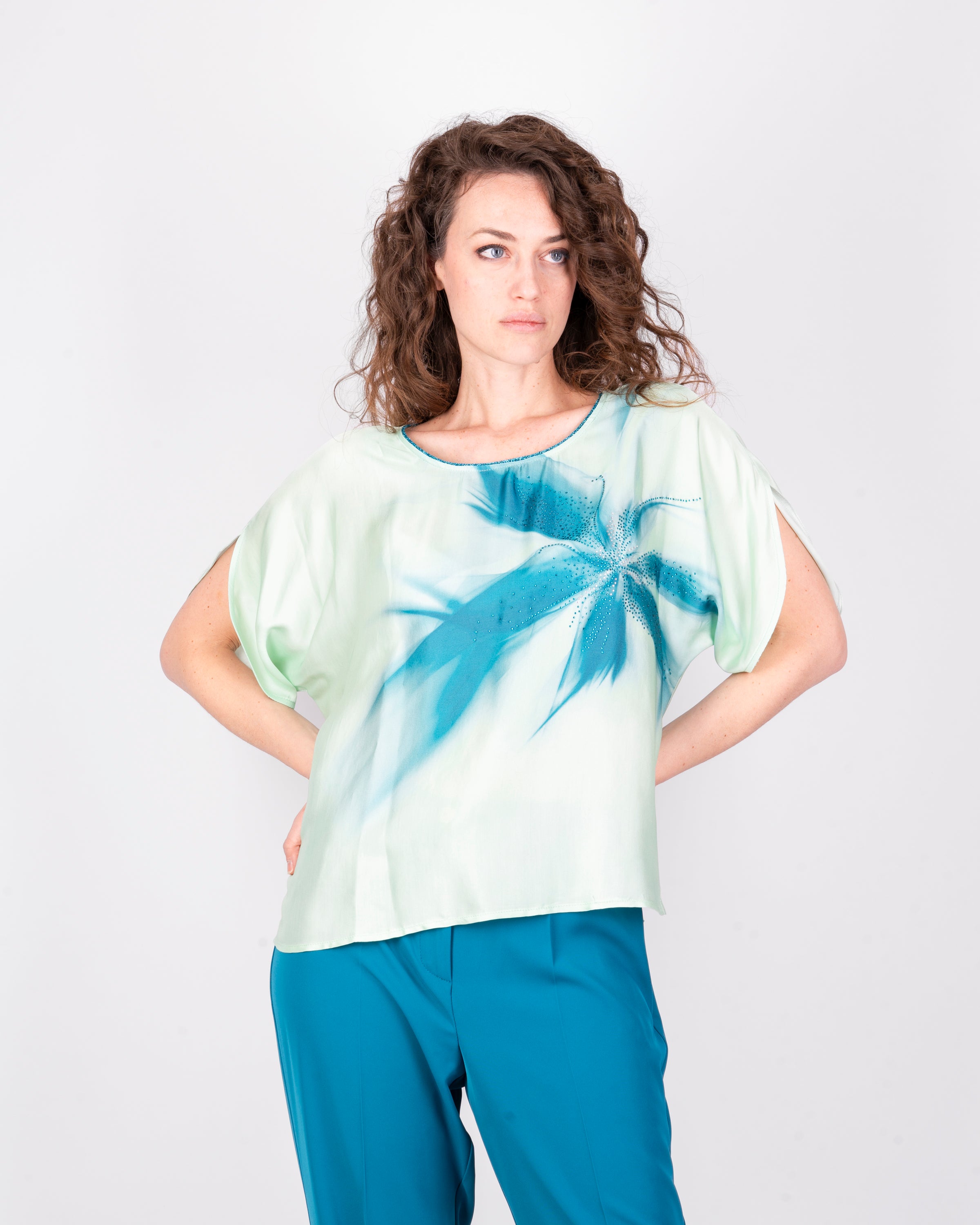 Blusa Edas manica a petalo SCODELLA