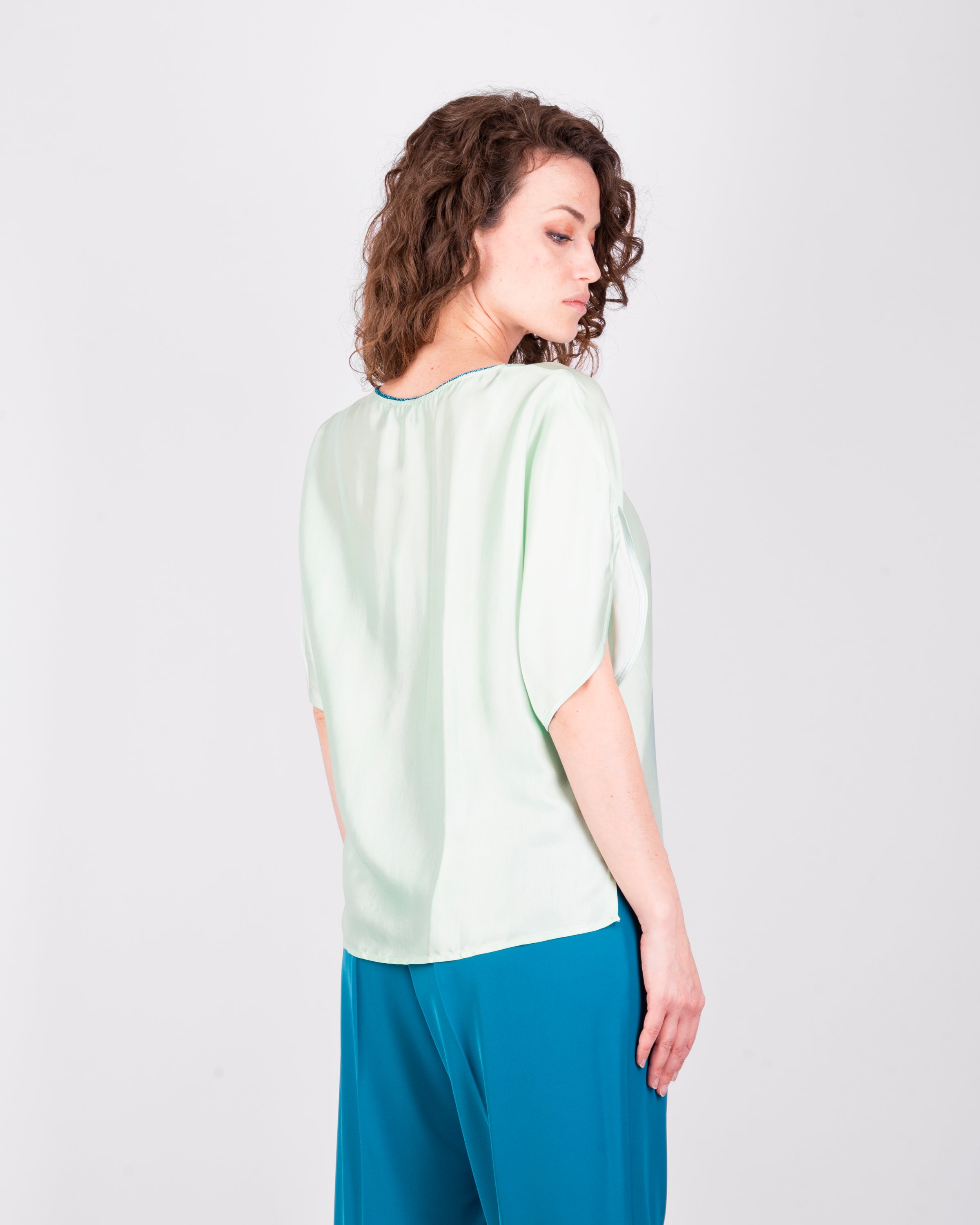 Blusa Edas manica a petalo SCODELLA