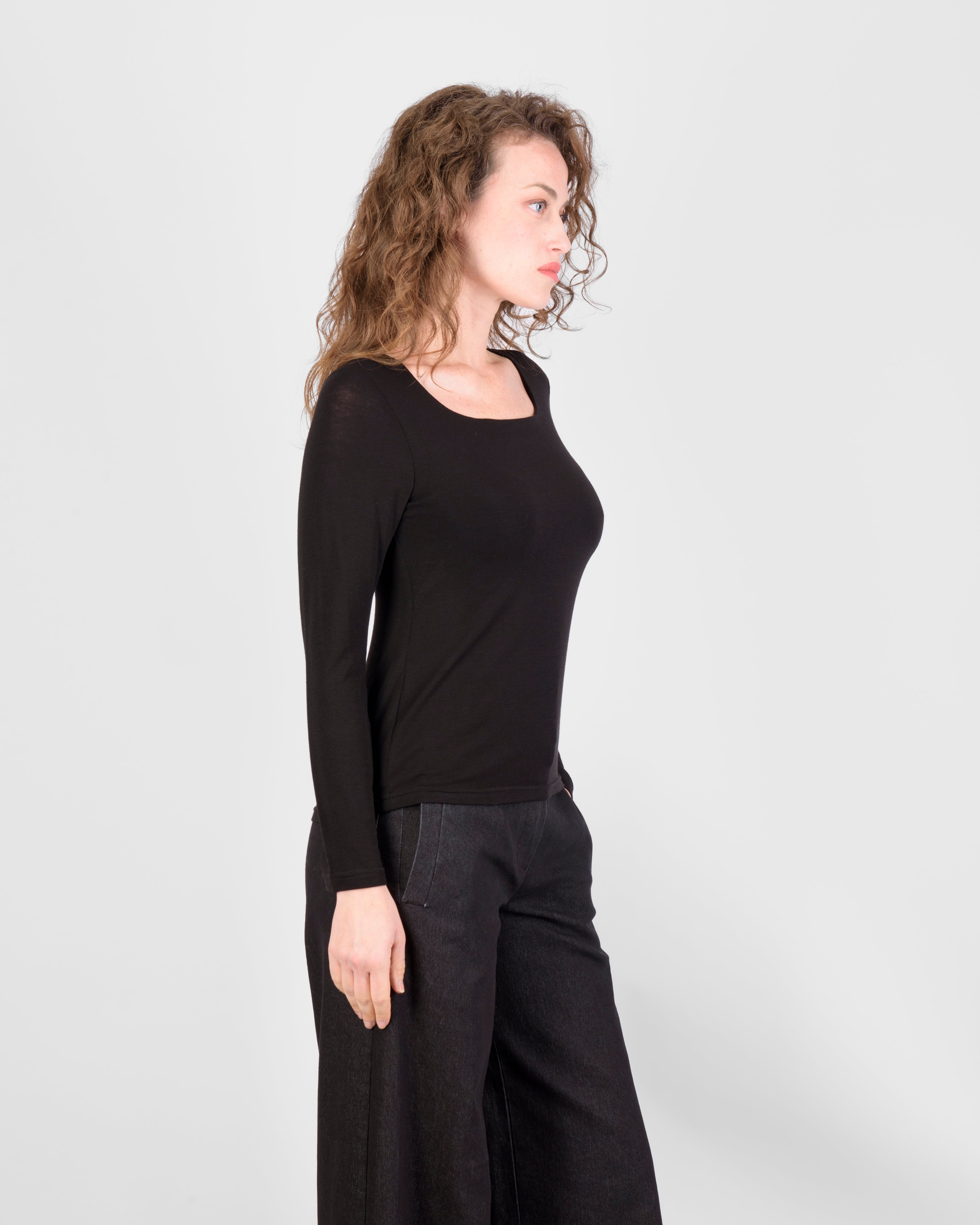 Maglia sottogiacca lana scollo quadro H413/6