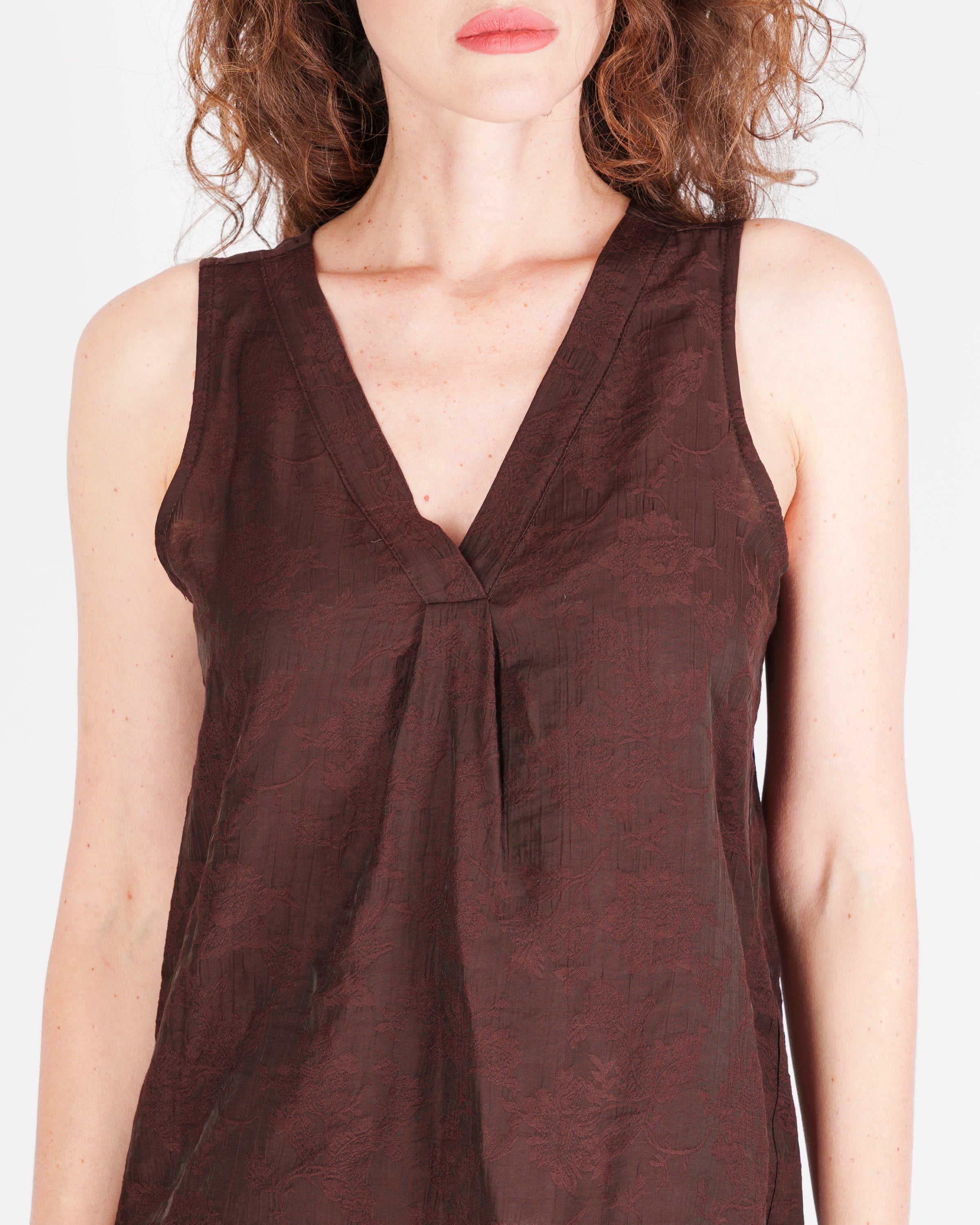 Blusa smanicata in viscosa goffrata 6060/53