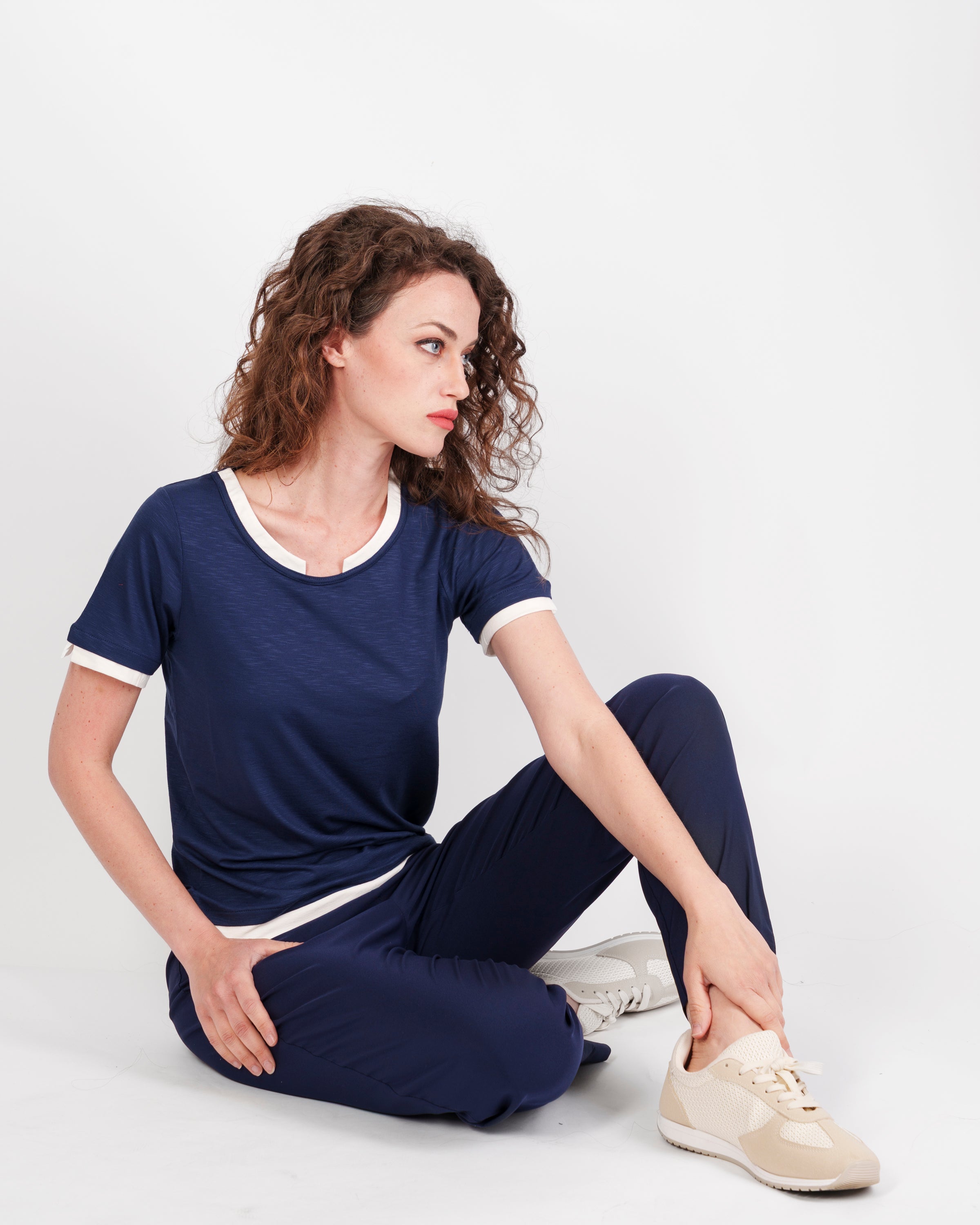 Maglia giro con bordi a contrasto S-171