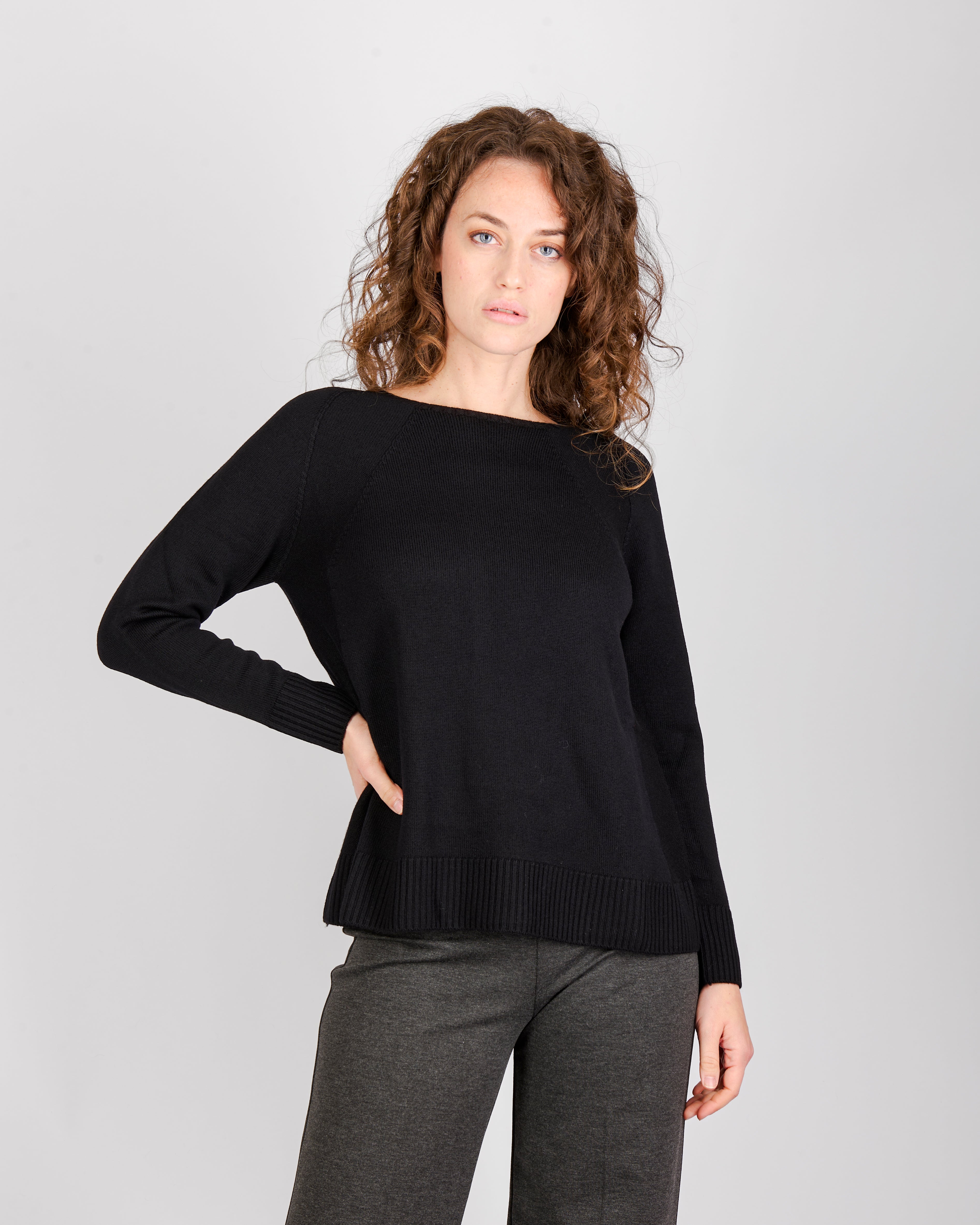 Maglia girocollo pura lana svasata W-250