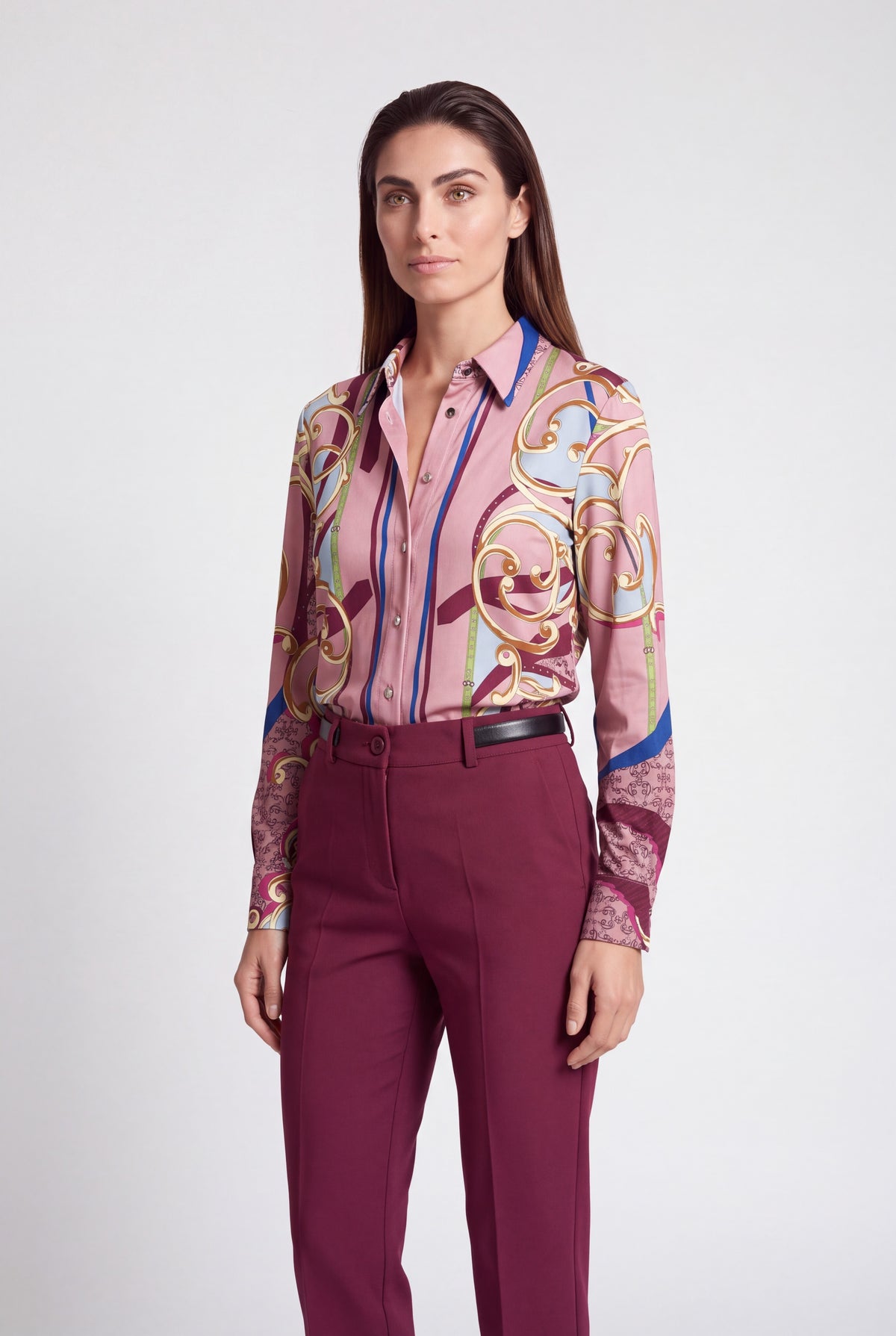 Pantalone donna cadì bordeaux a vita alta, gamba dritta con piega stirata e risvolto