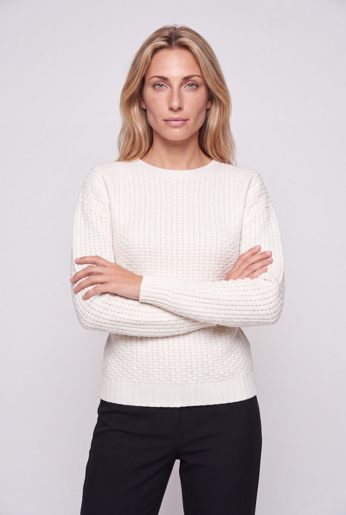 Maglione punto canestro donna color ocra, girocollo con lavorazione in rilievo e polsini a coste