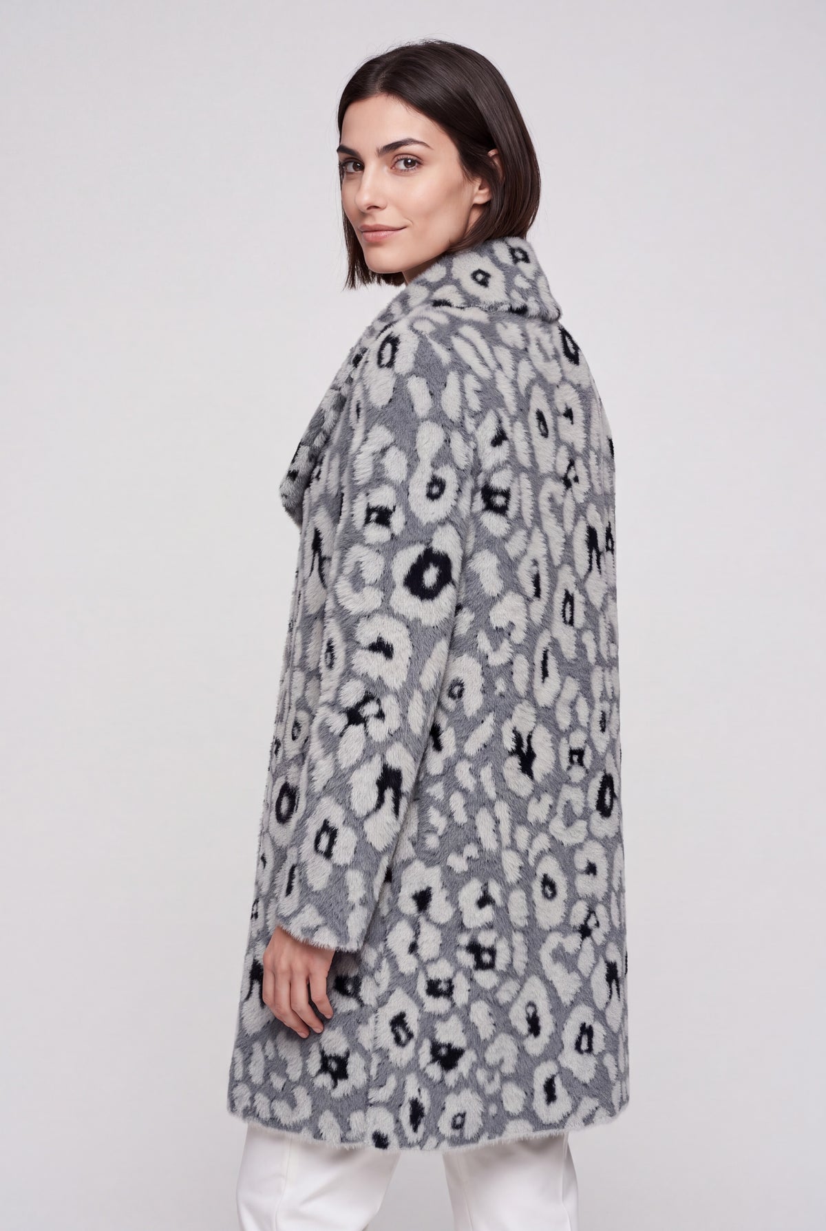 Cappotto maculato donna con maxi collo revers, stampa leopardata marrone e nera, lunghezza al ginocchio