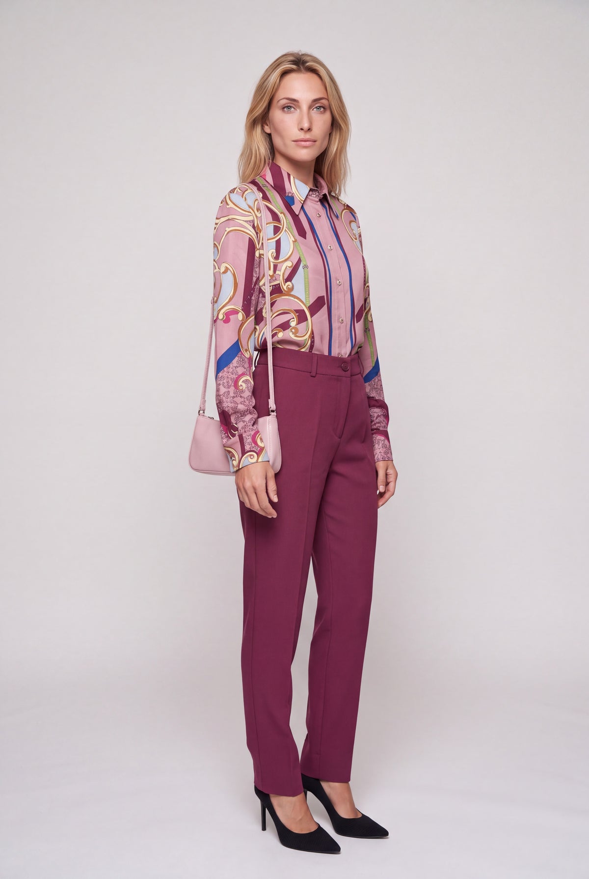 Camicia stampa barocca in jersey rosa ciclamino con motivi dorati e righe blu