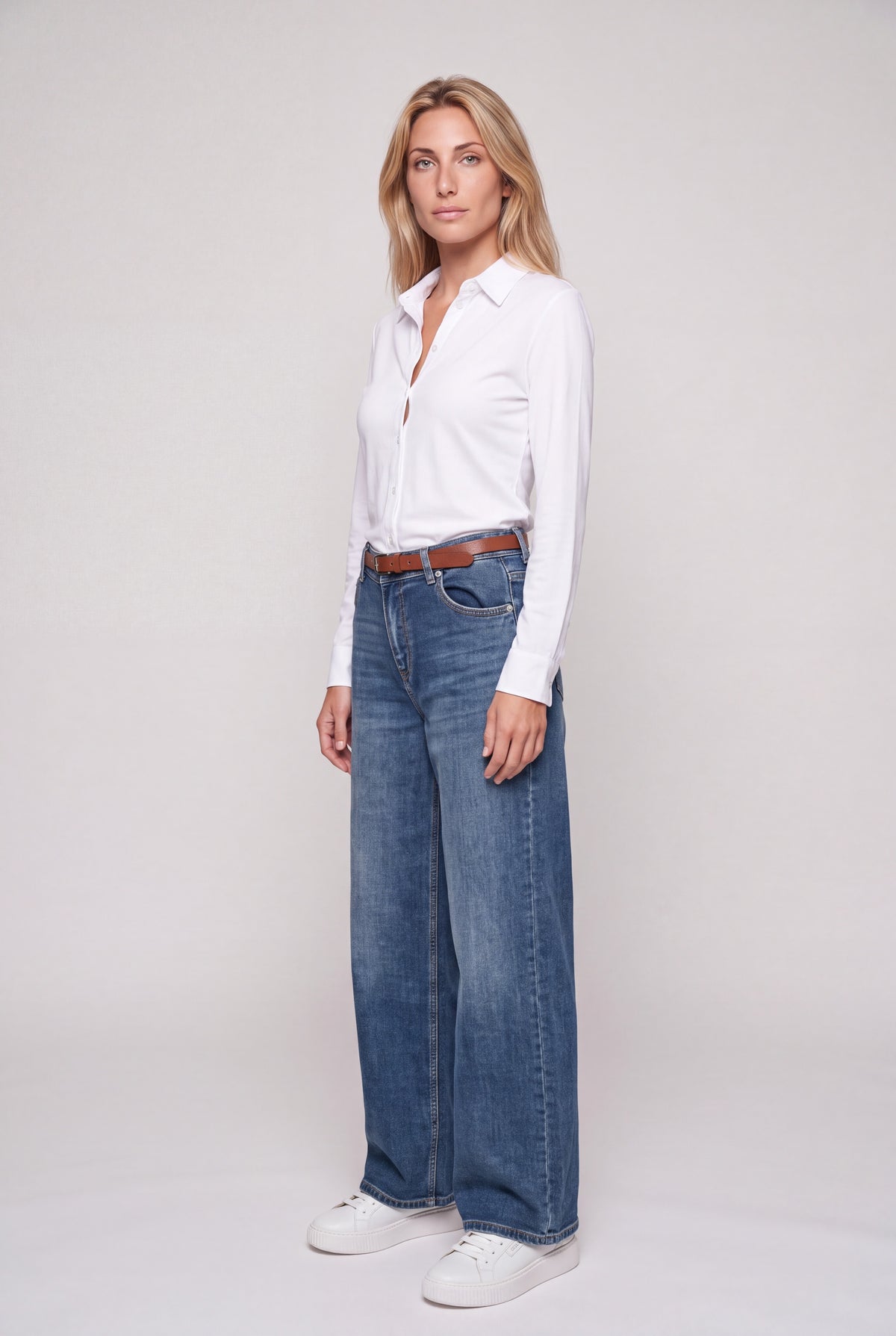 Jeans wide leg in denim grigio lavato con vita alta e gamba larga, cinque tasche